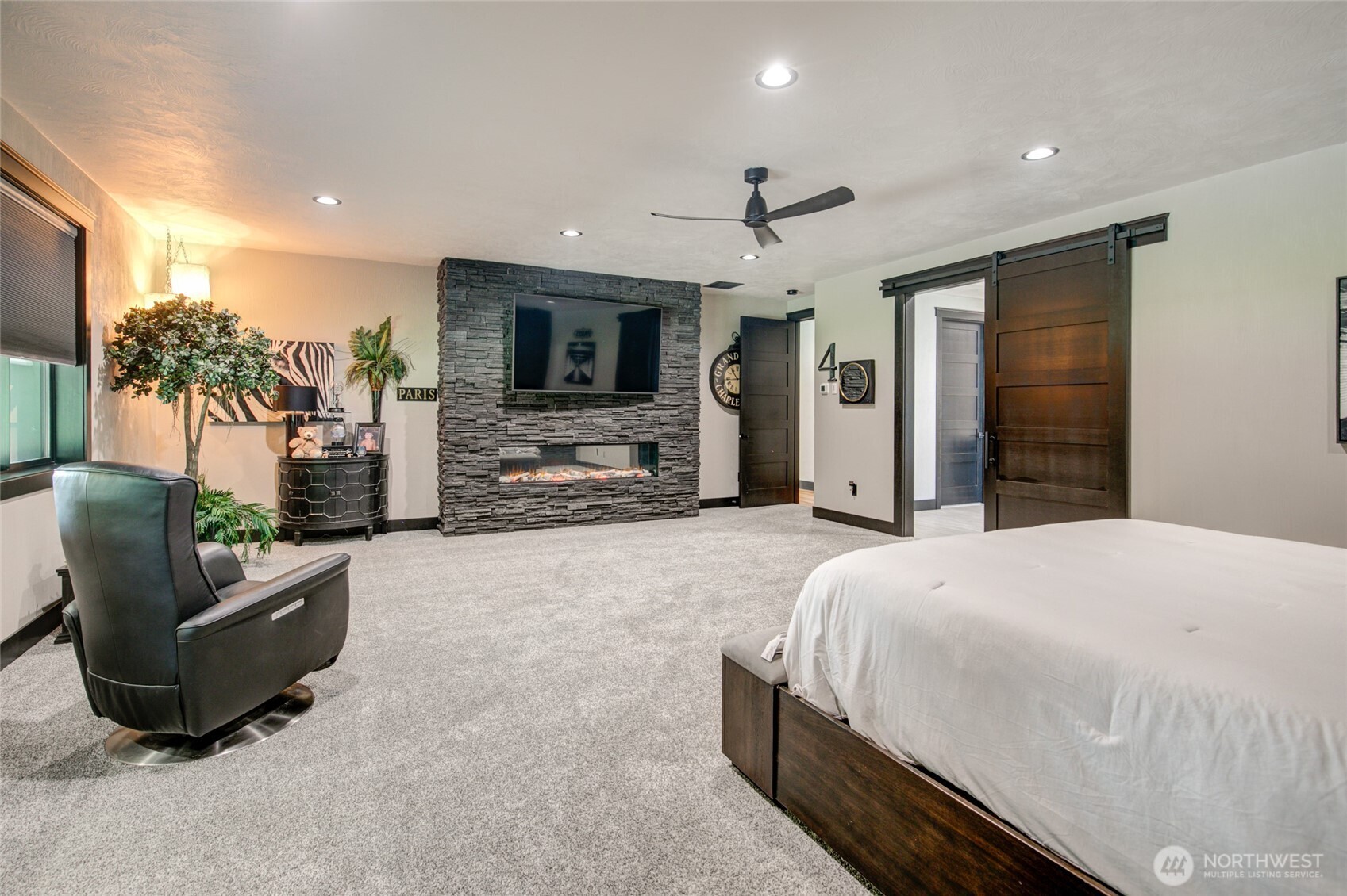 100 Kathiren Drive Property Photo 15