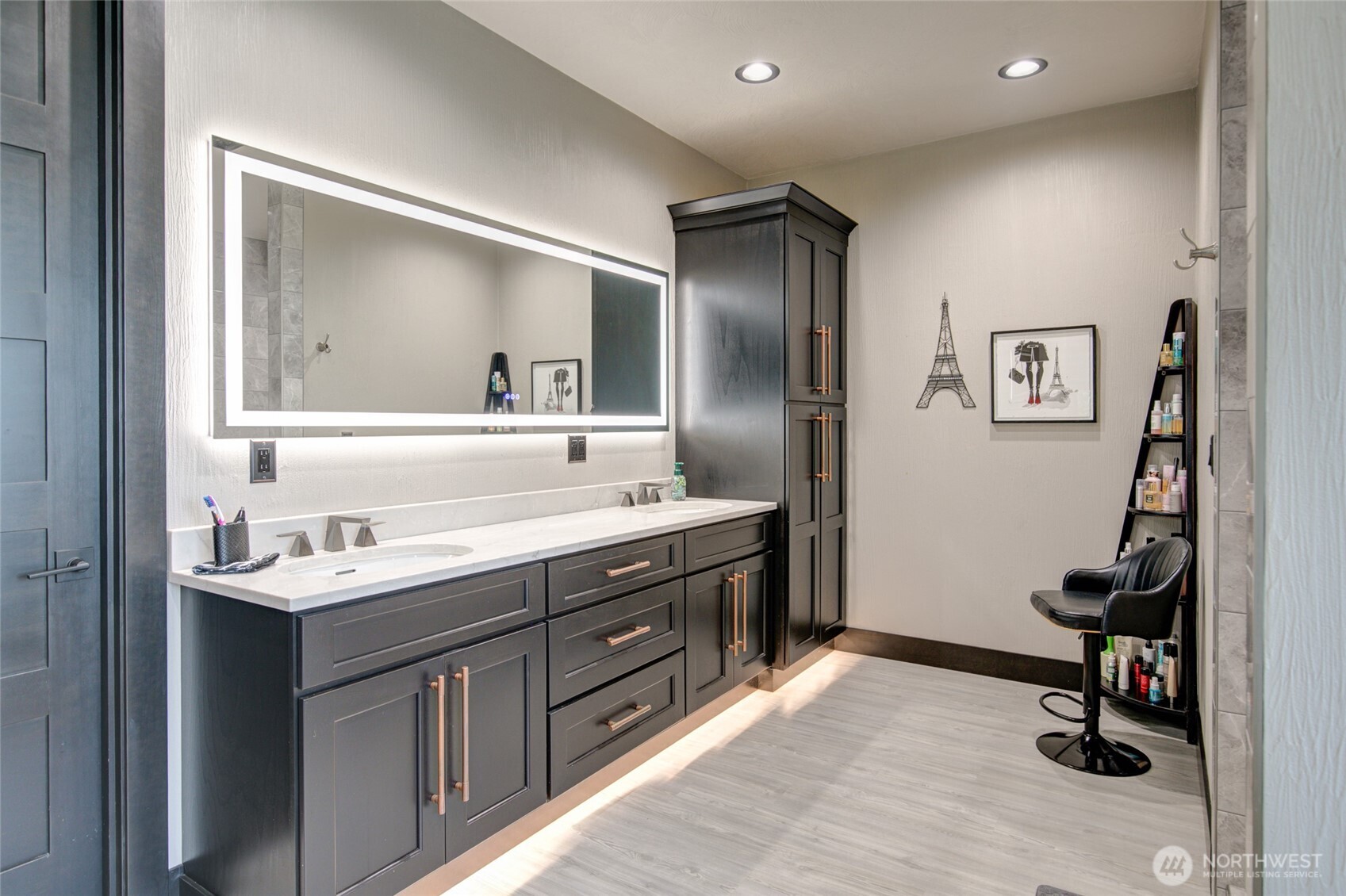 100 Kathiren Drive Property Photo 17