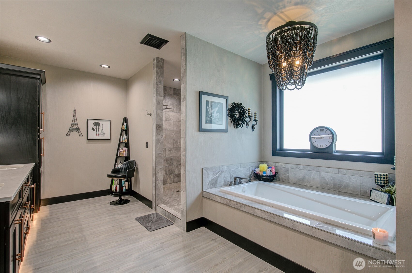 100 Kathiren Drive Property Photo 18