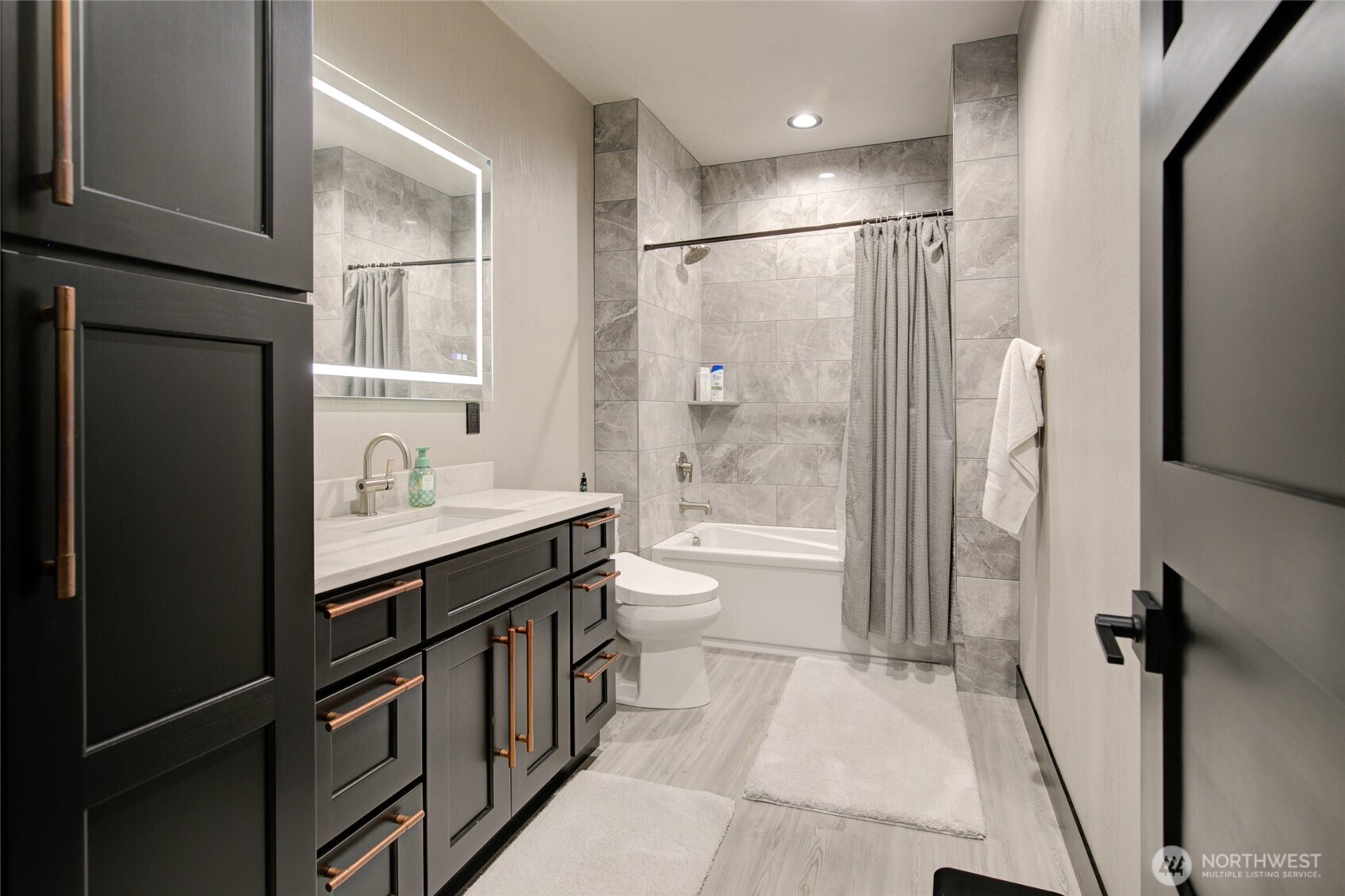 100 Kathiren Drive Property Photo 24