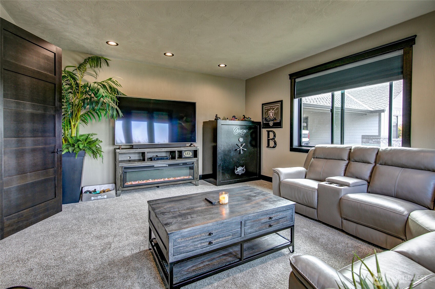 100 Kathiren Drive Property Photo 25