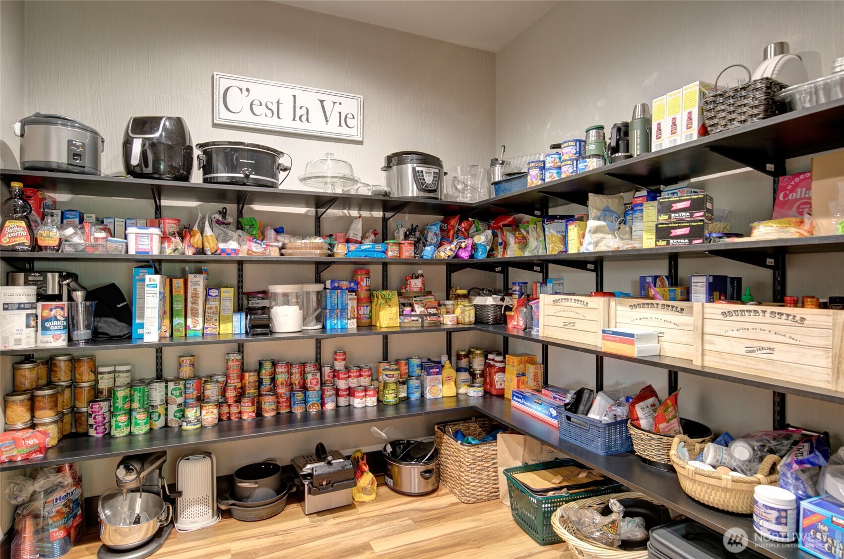 100 Kathiren Drive Property Photo 26