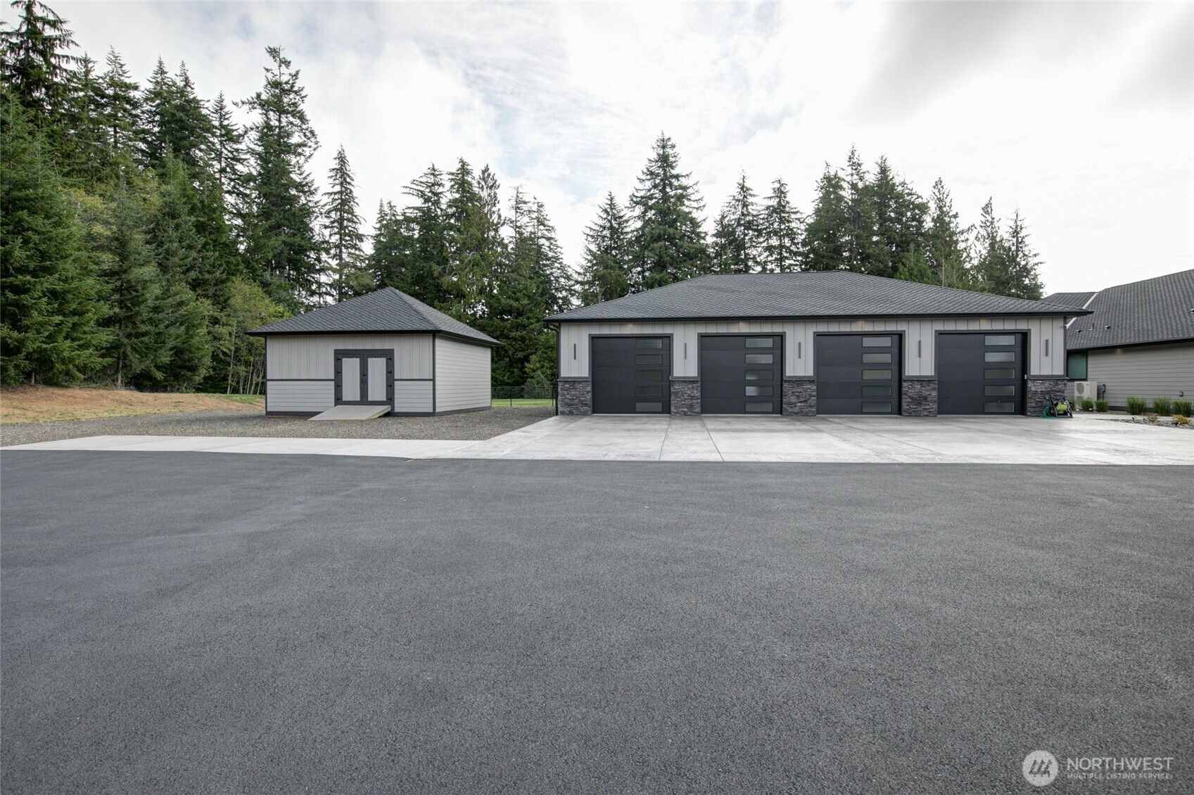 100 Kathiren Drive Property Photo 32