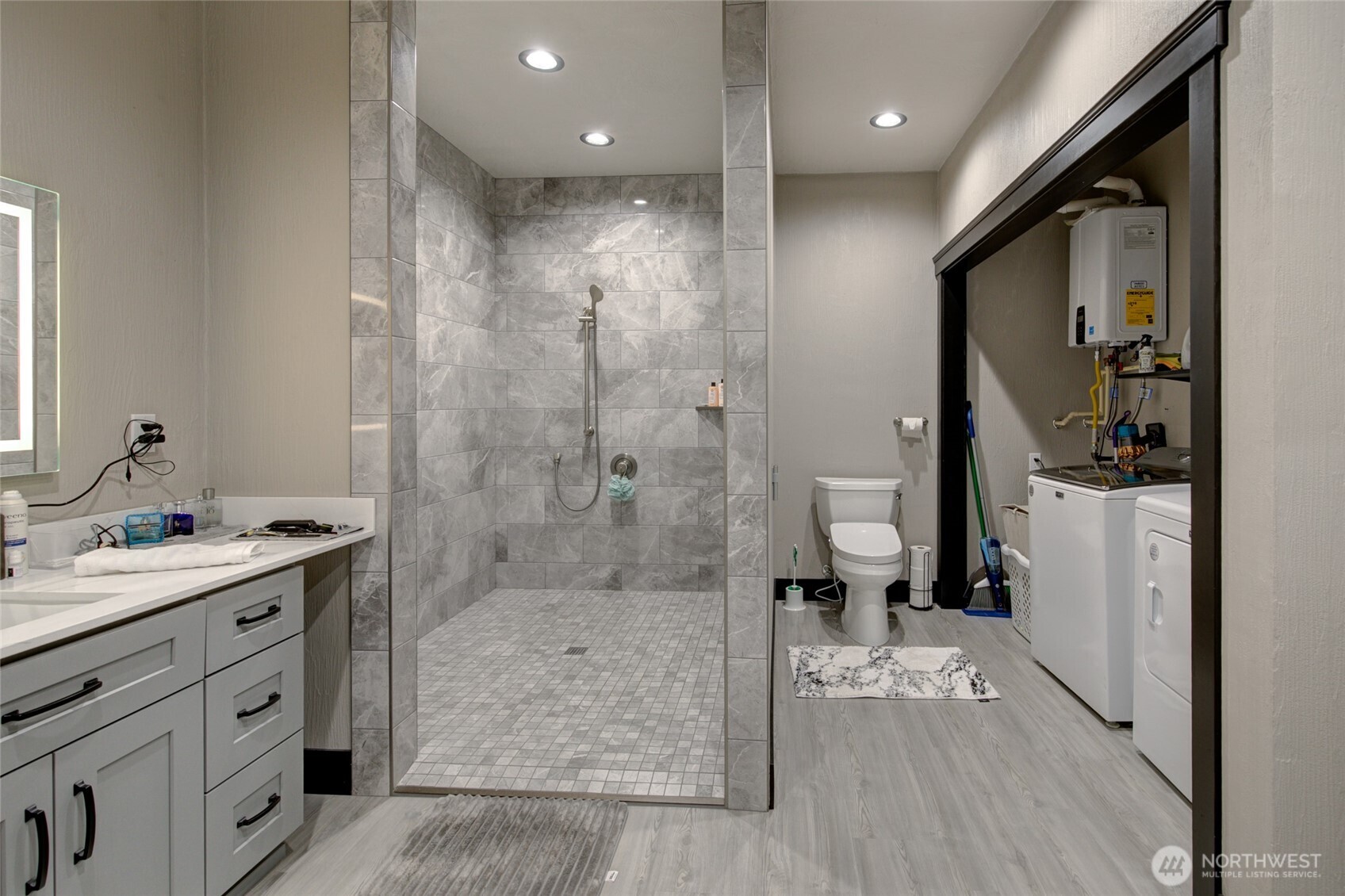 100 Kathiren Drive Property Photo 37