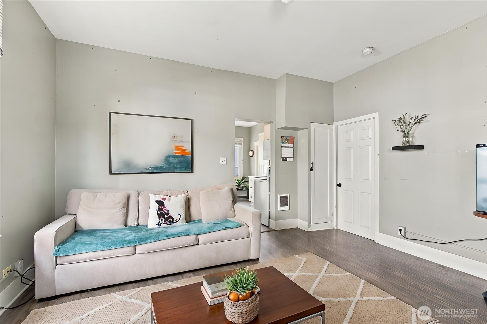547 S Sullivan Street Property Photo 4