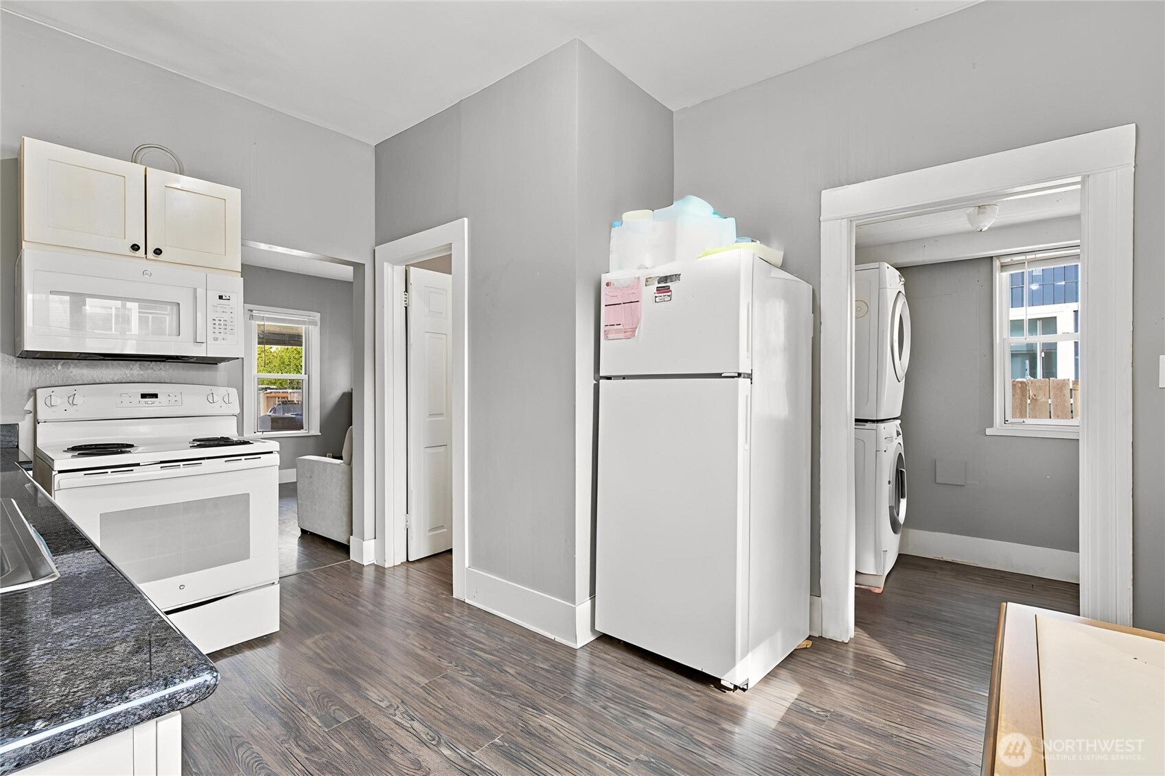 547 S Sullivan Street Property Photo 6
