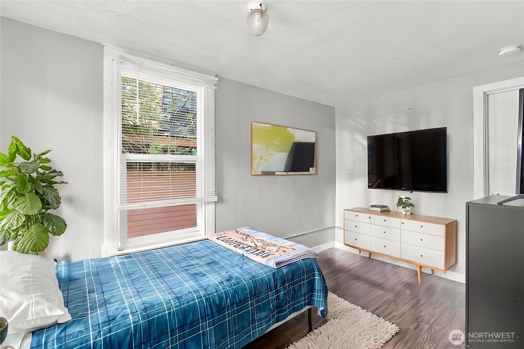 547 S Sullivan Street Property Photo 7
