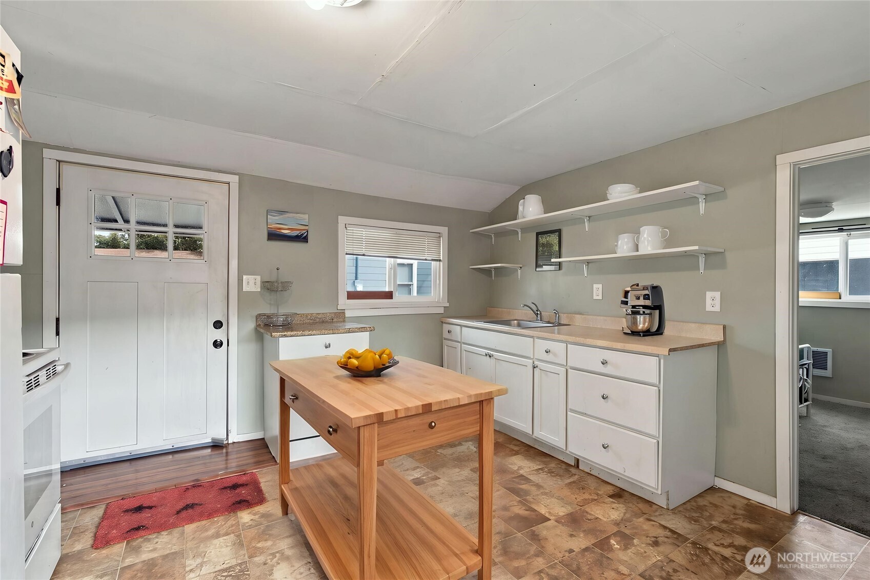 547 S Sullivan Street Property Photo 11