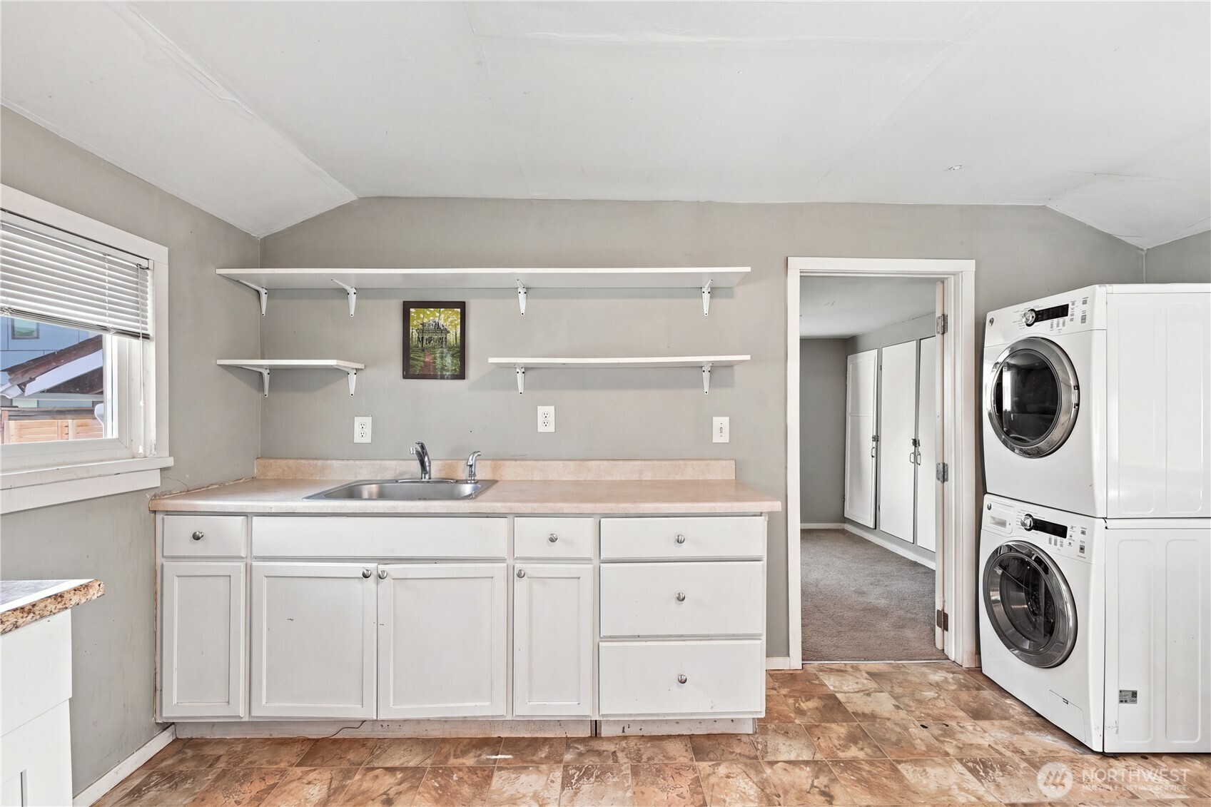 547 S Sullivan Street Property Photo 16