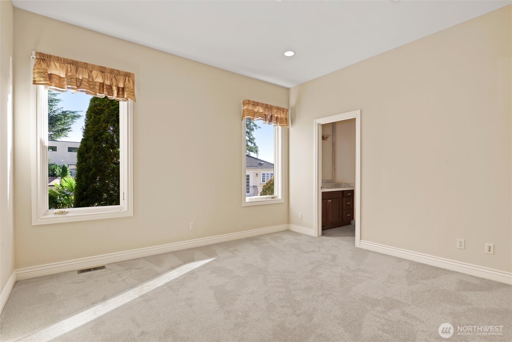 6049 Ne 135th Street Property Photo 18