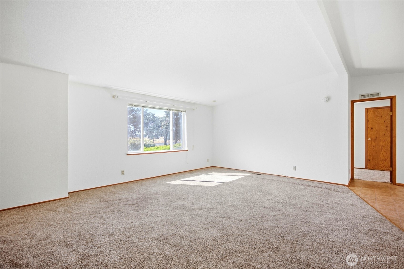 9664 Ne Maple Drive Property Photo 7