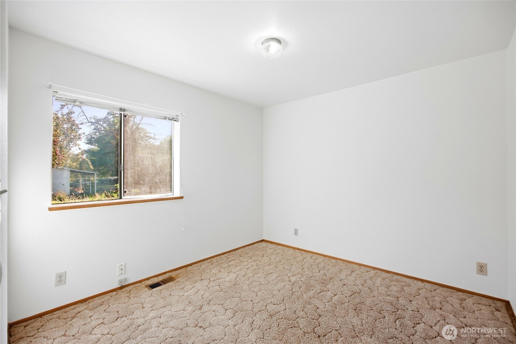 9664 Ne Maple Drive Property Photo 18