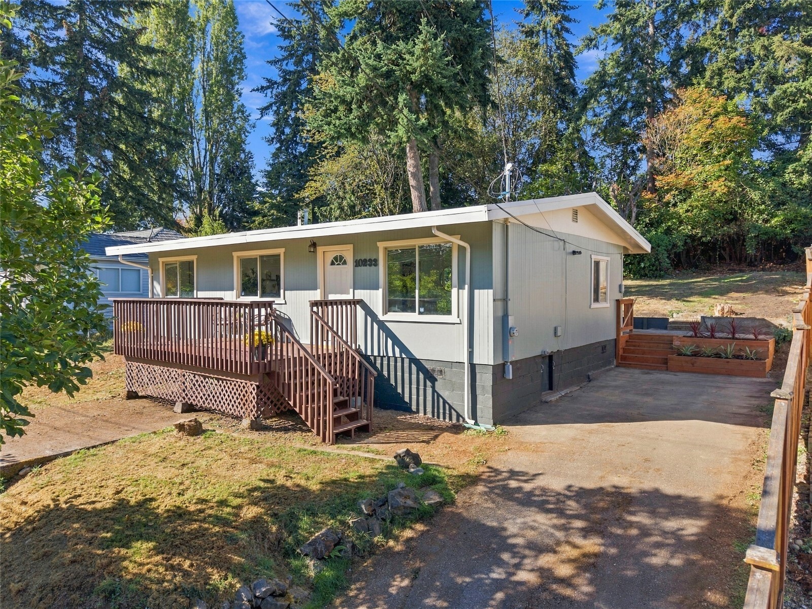 10233 8th Avenue Property Photo 2
