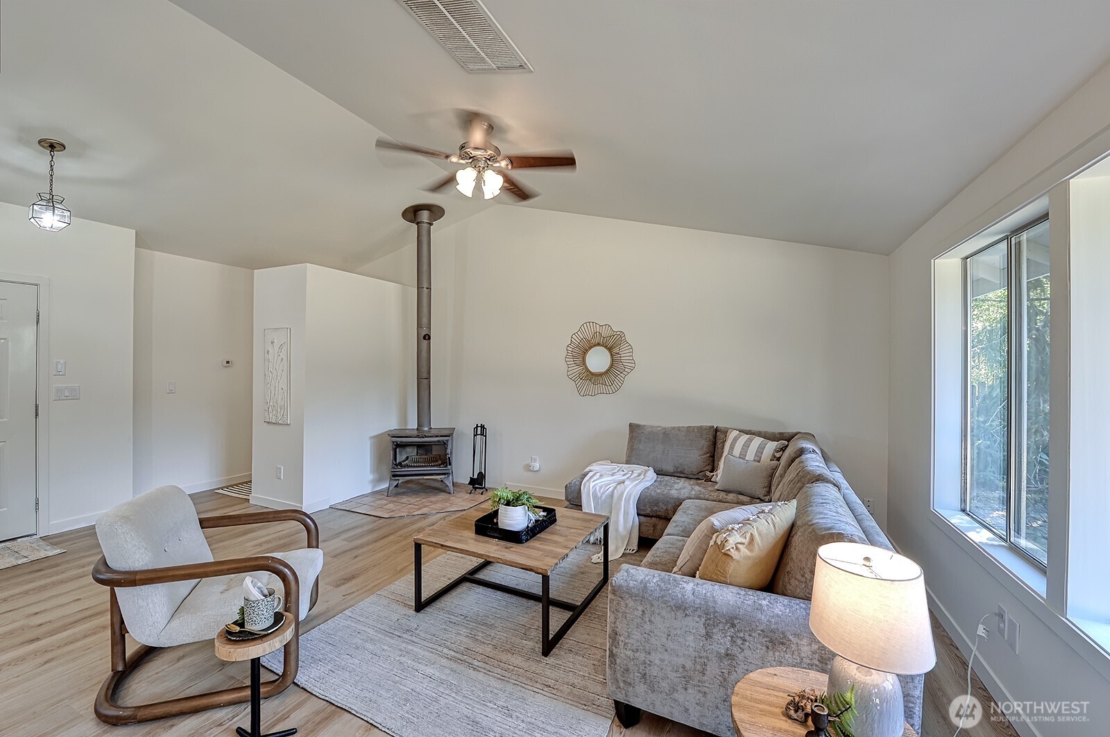 3821 Del Bonita Way Property Photo 8