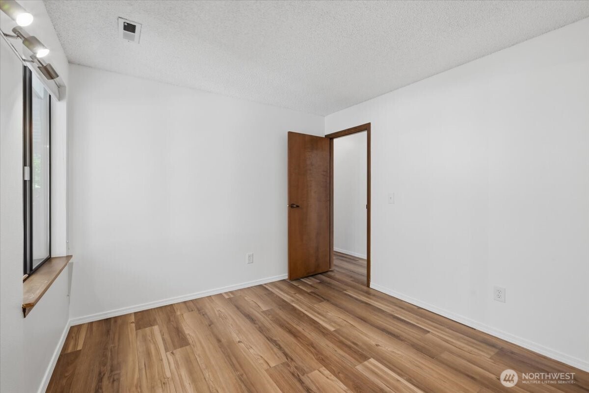 16006 Village Green Drive Property Photo 14
