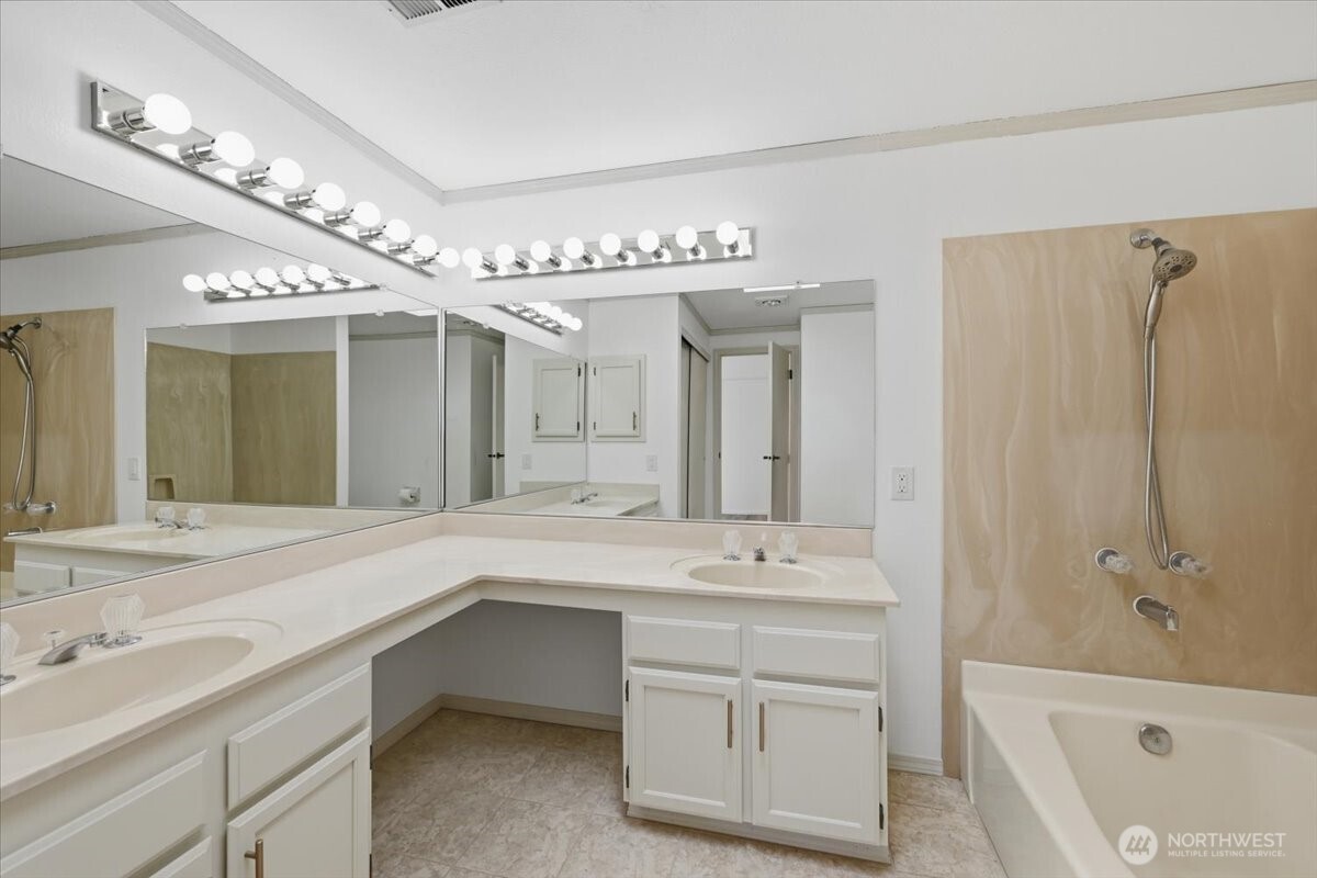 16006 Village Green Drive Property Photo 18
