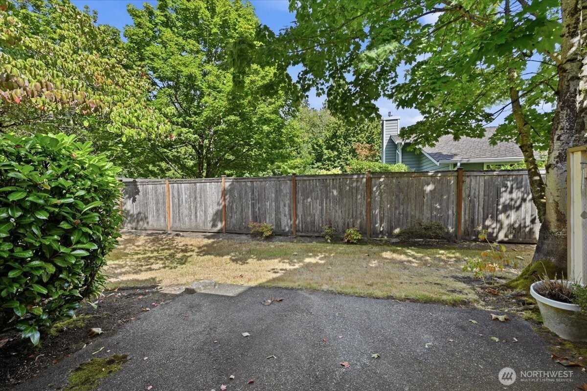 16006 Village Green Drive Property Photo 19