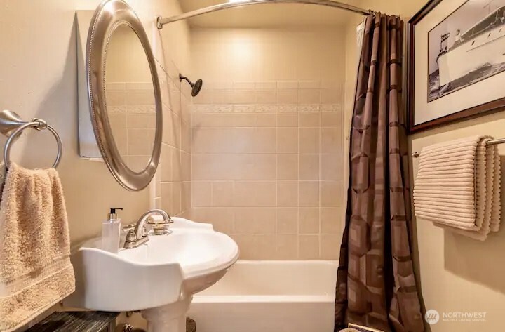 17514 W Riverside Drive Property Photo 14