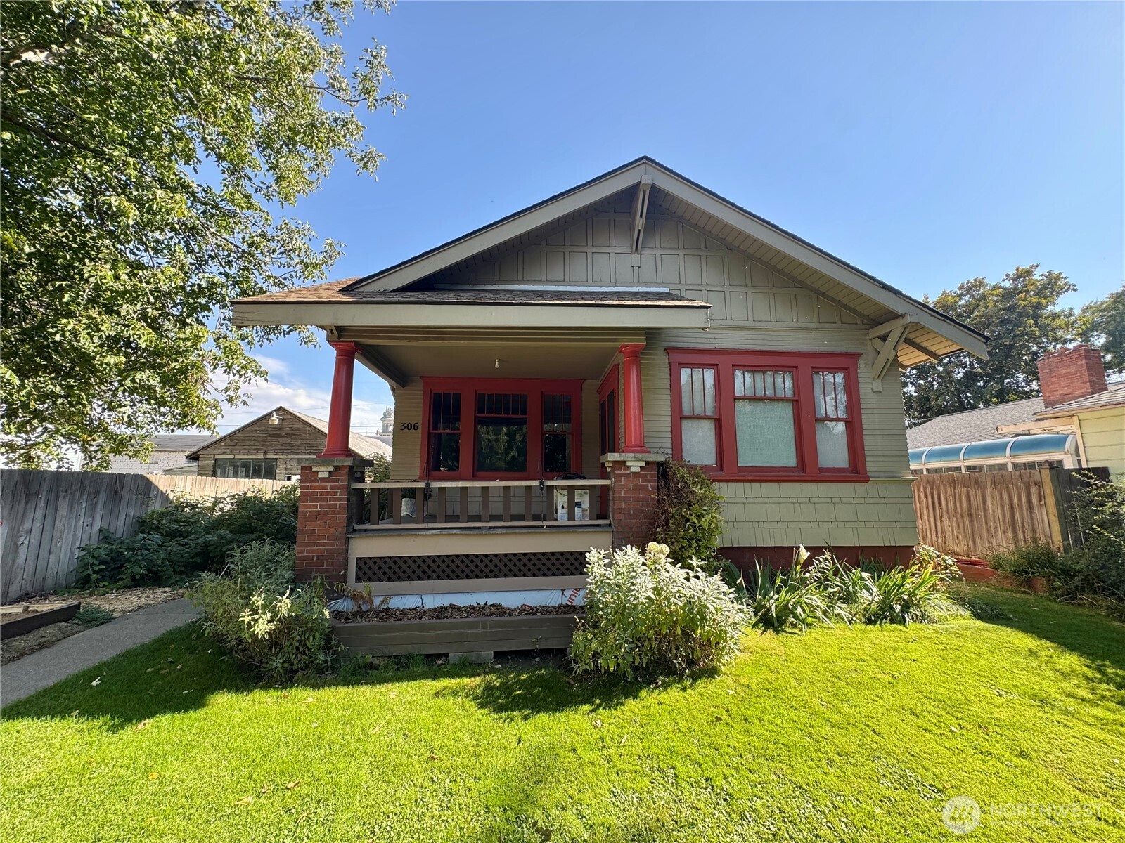 306 E Washington Avenue Property Photo 1