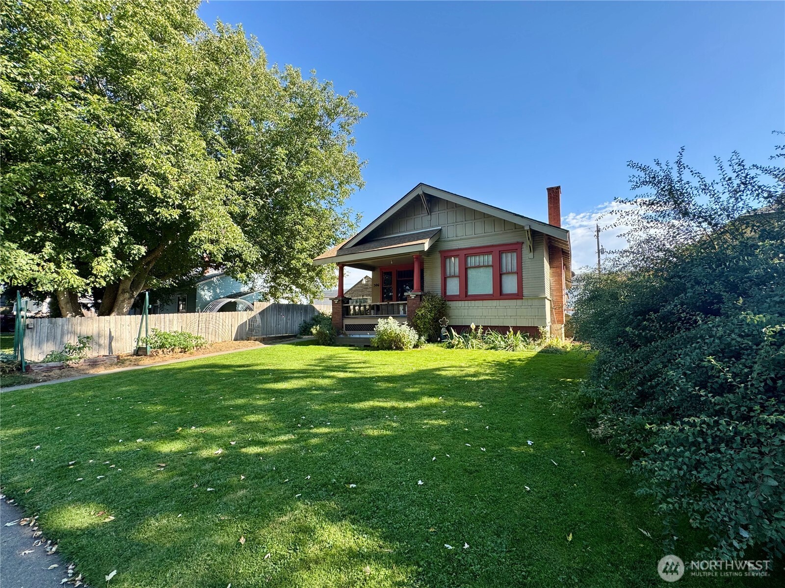 306 E Washington Avenue Property Photo 3