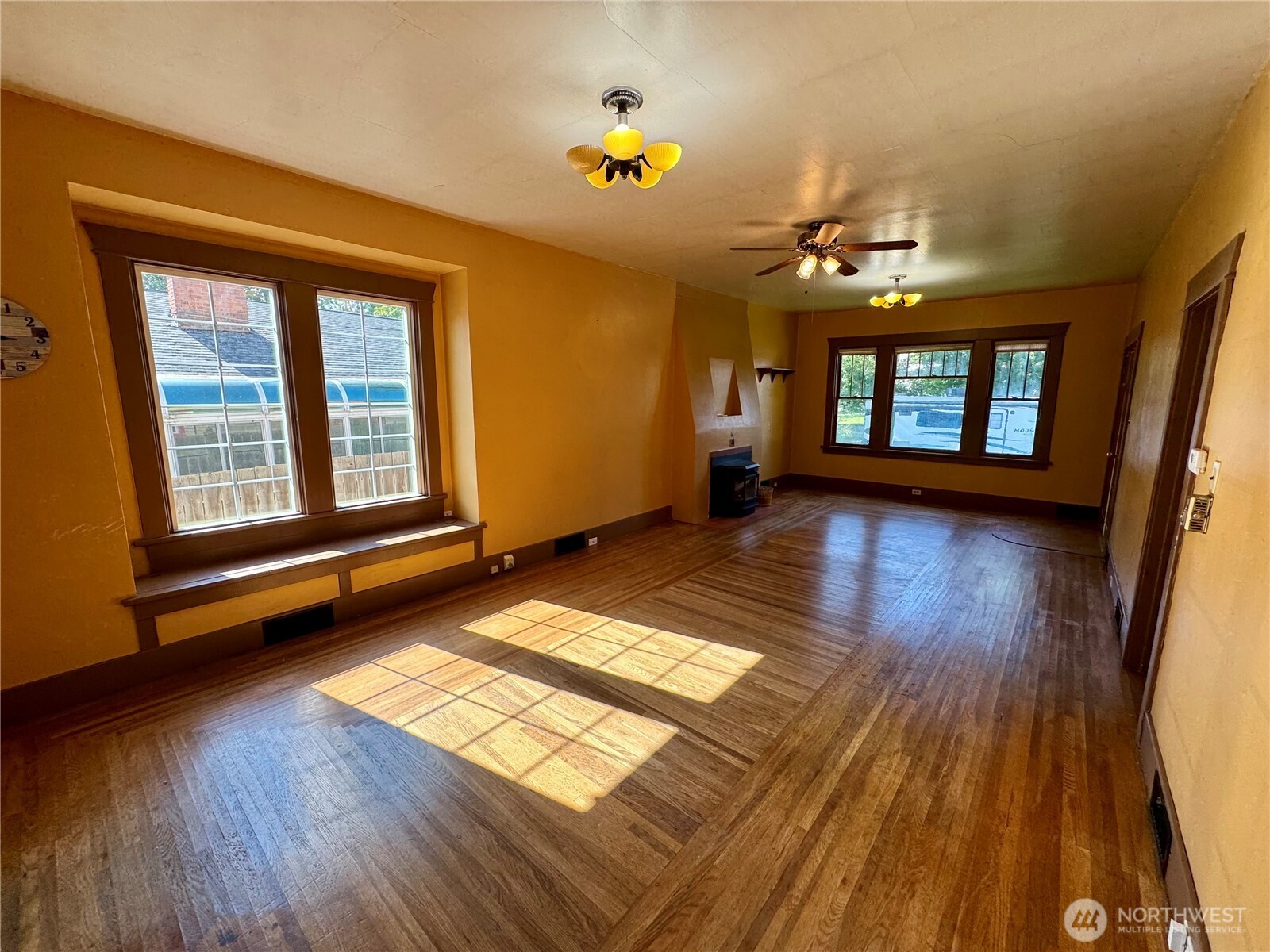 306 E Washington Avenue Property Photo 5
