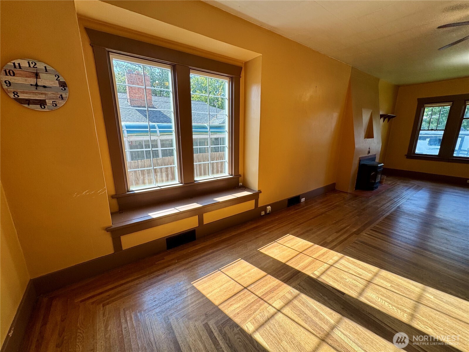 306 E Washington Avenue Property Photo 6