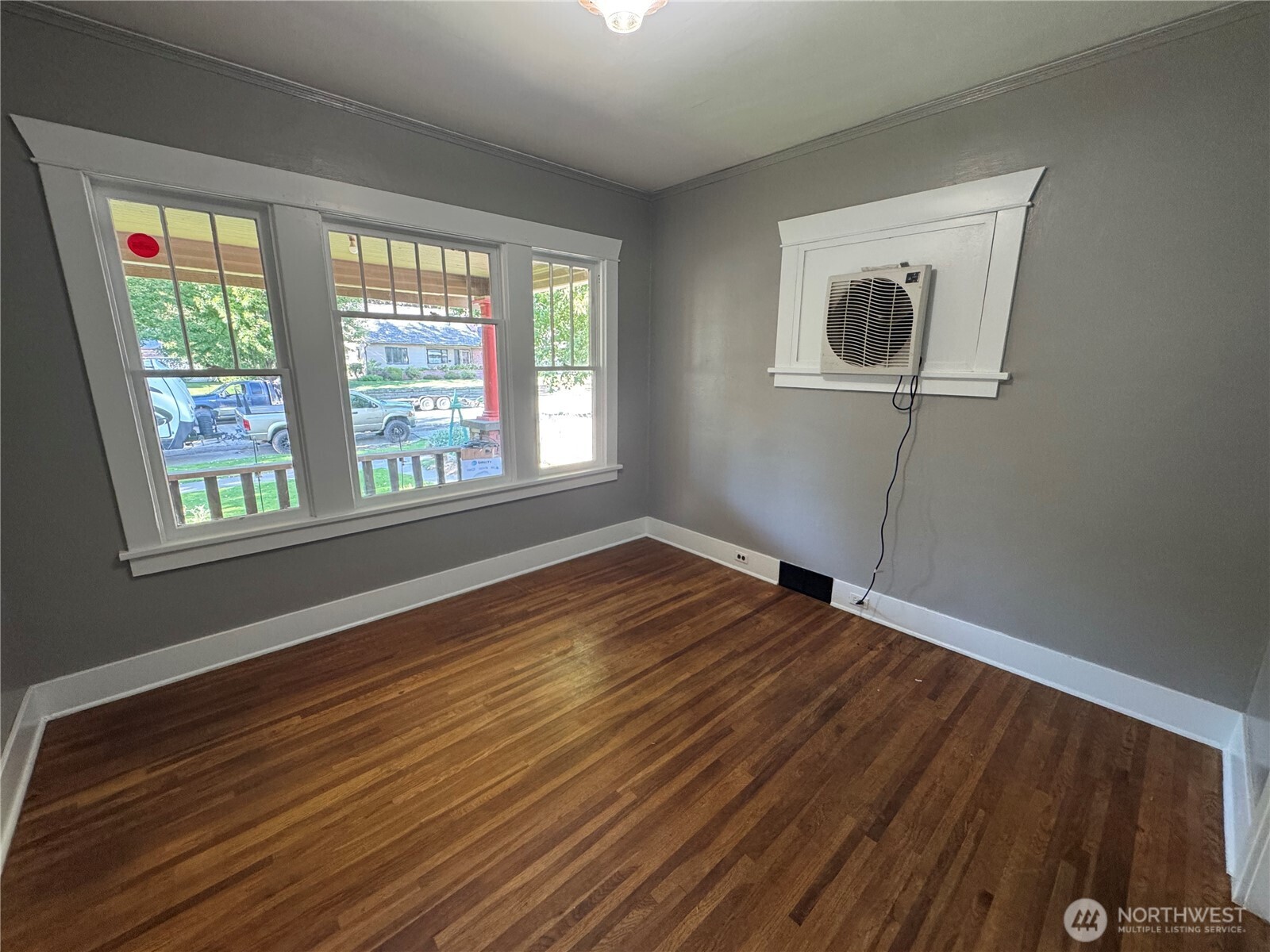 306 E Washington Avenue Property Photo 9