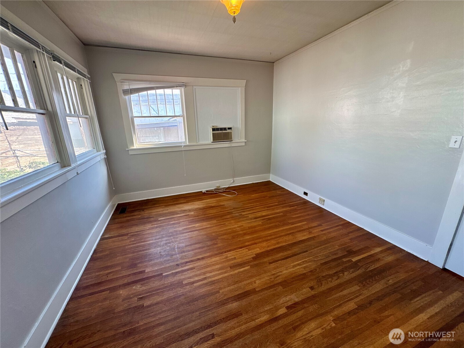 306 E Washington Avenue Property Photo 12