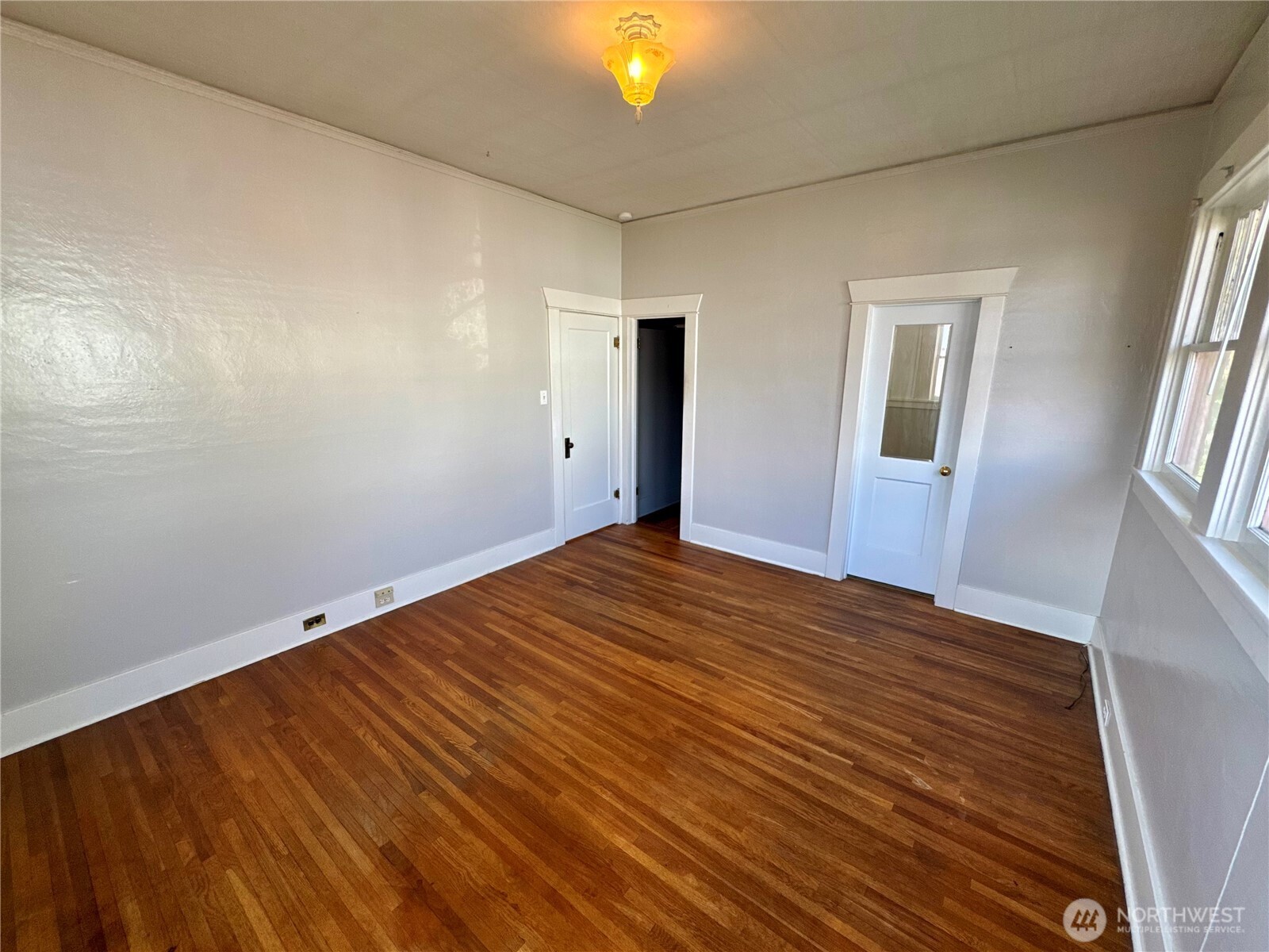 306 E Washington Avenue Property Photo 13