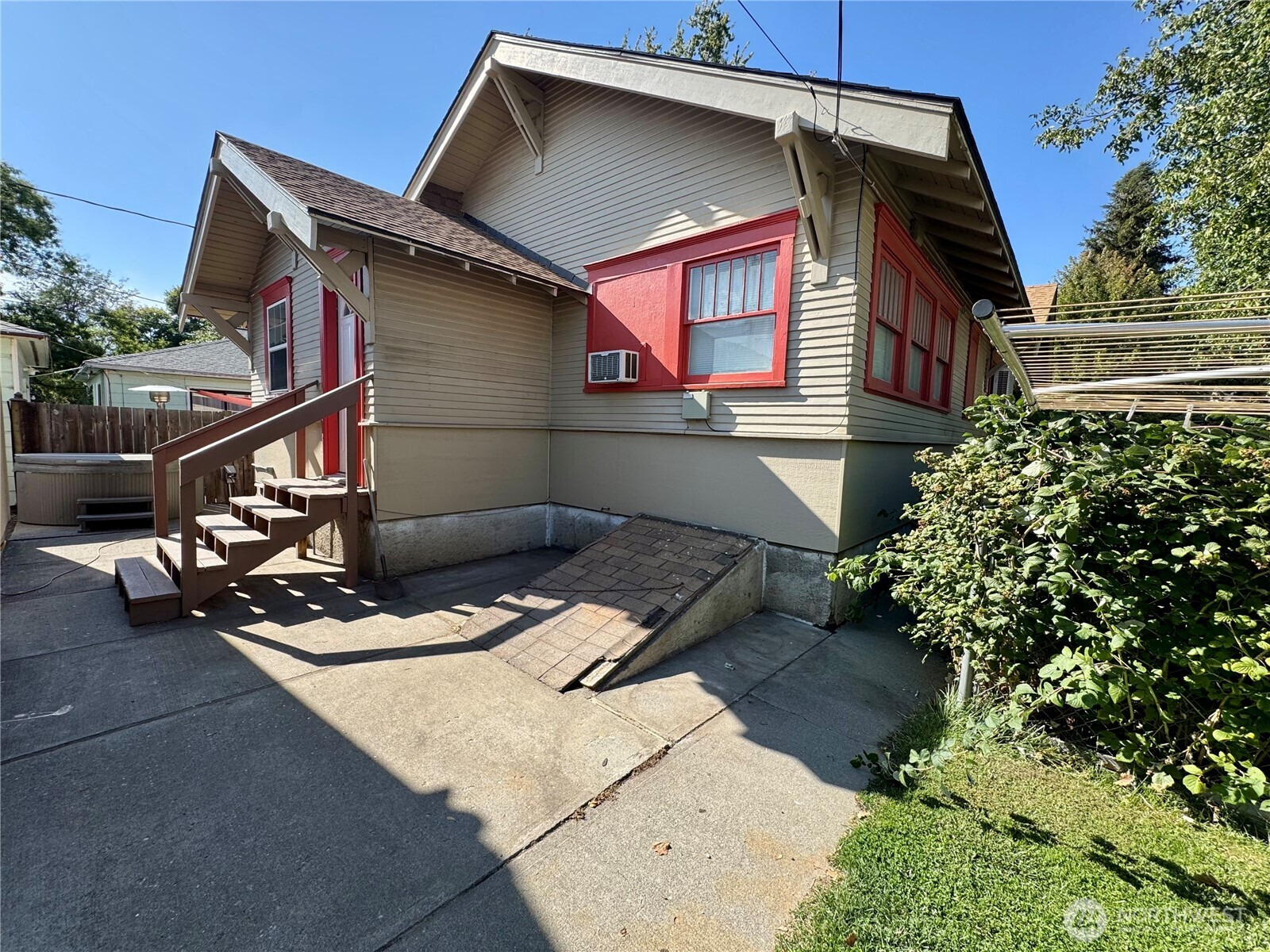 306 E Washington Avenue Property Photo 20