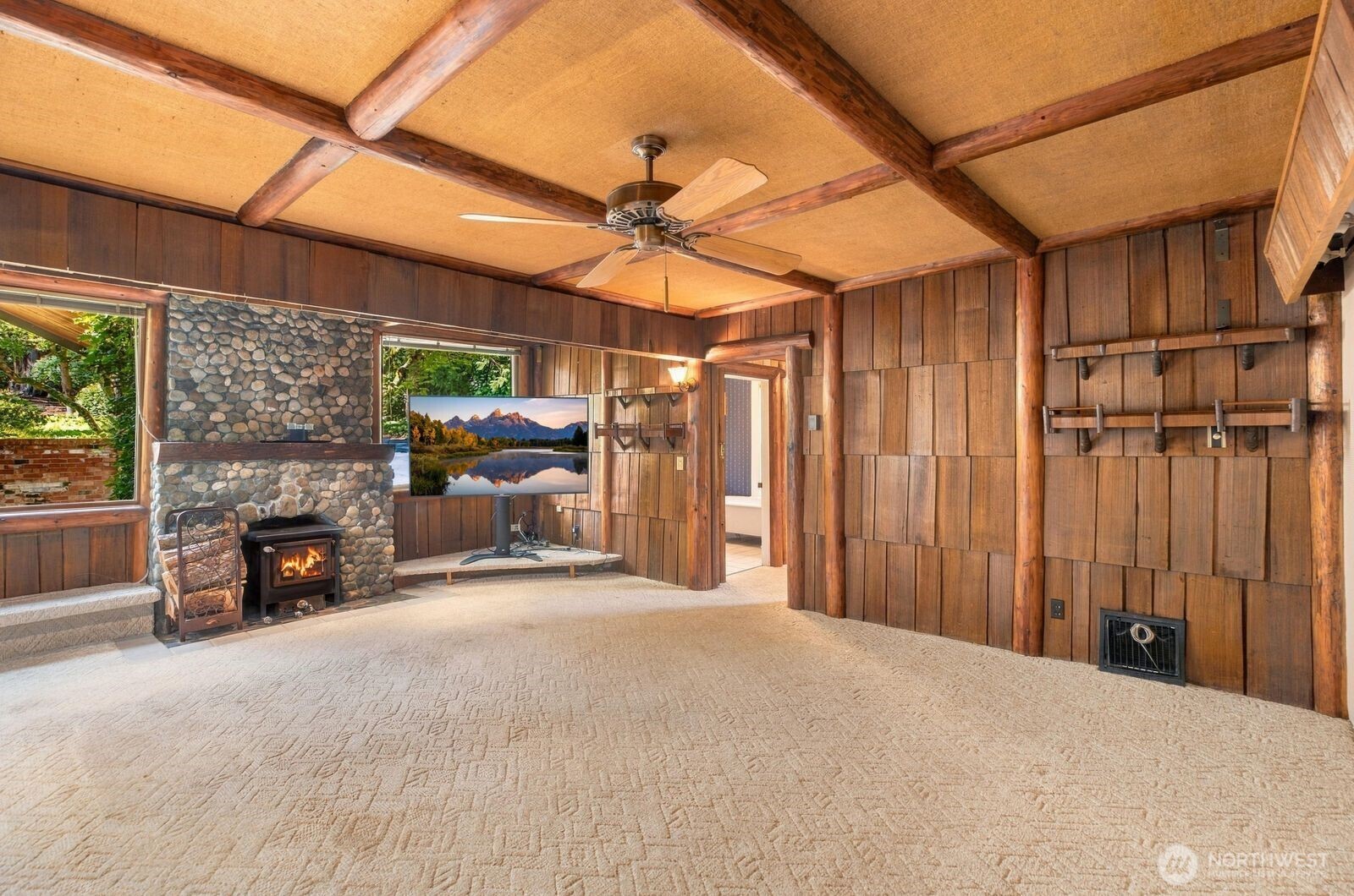 513 E Davies Loop Road Property Photo 9