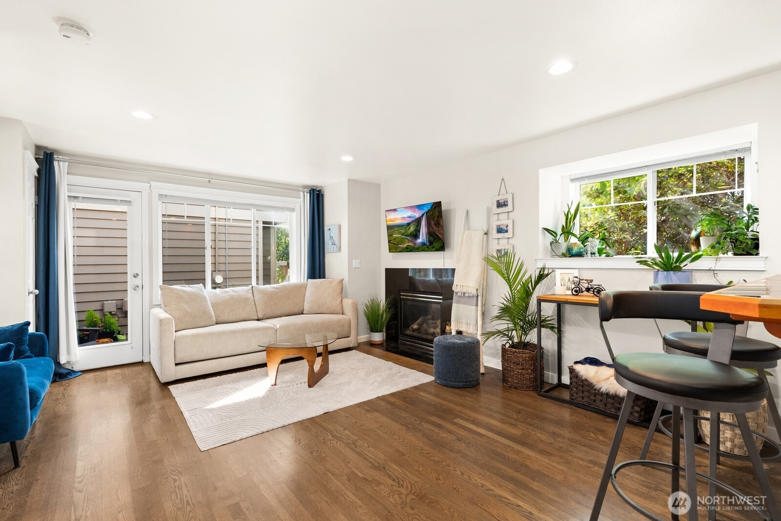 7110 California Avenue Property Photo 3