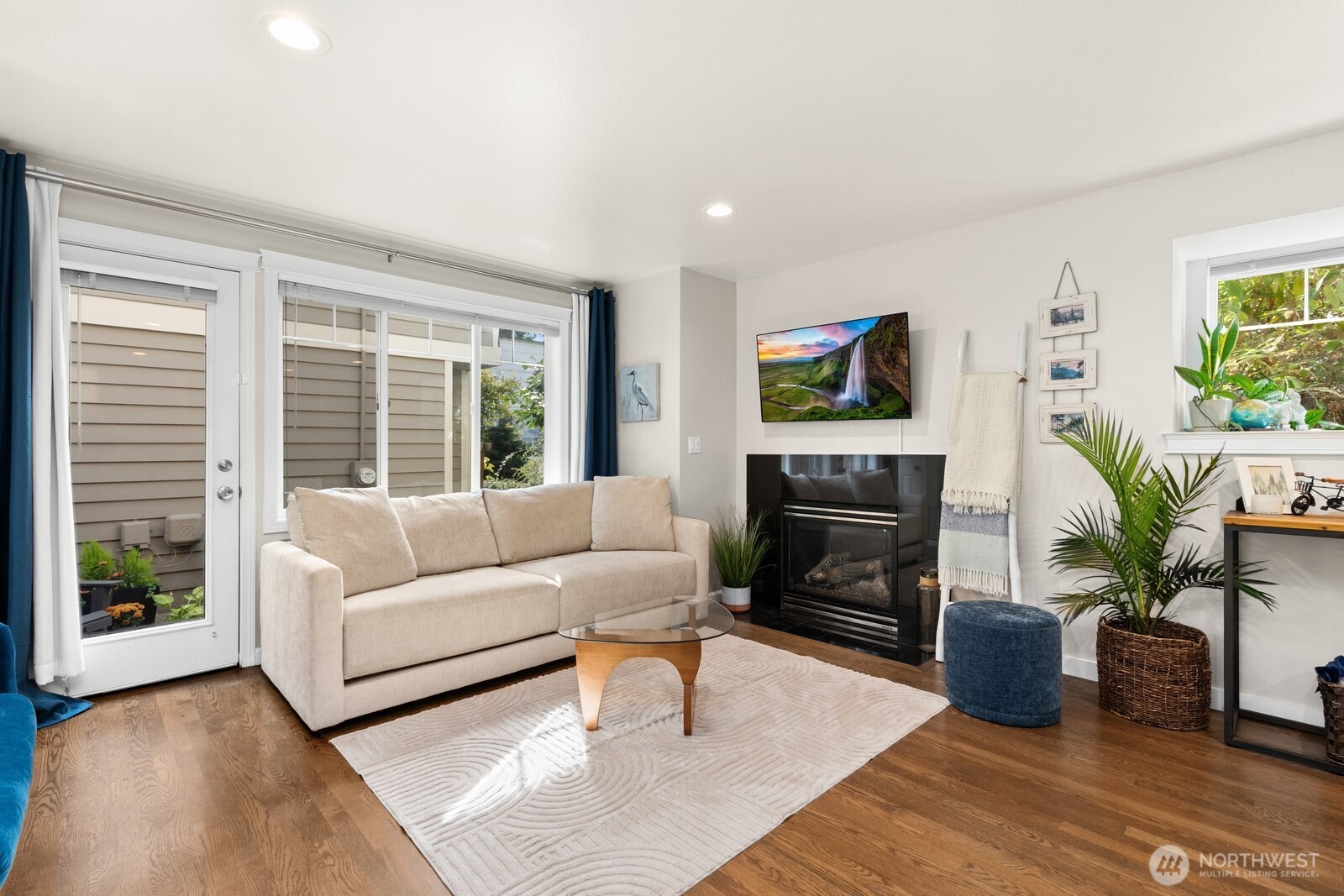7110 California Avenue Property Photo 4