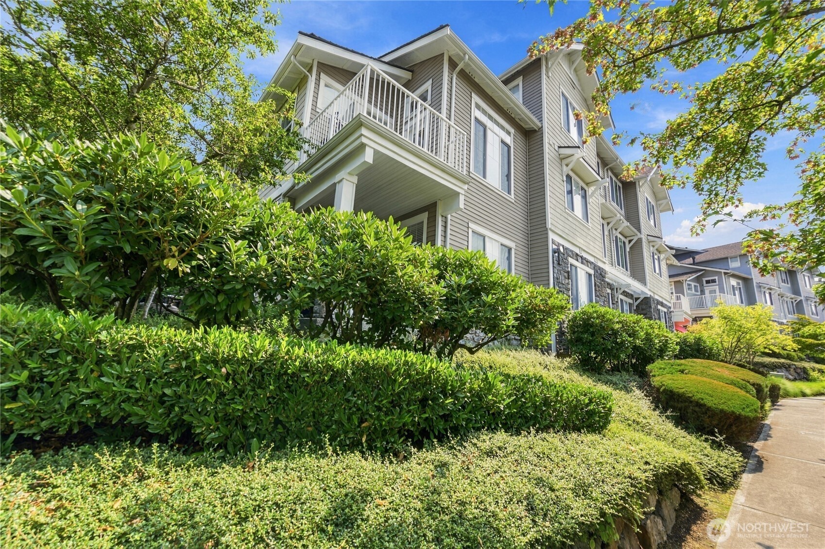 1601 Ne Katsura Street 101 Property Photo 1