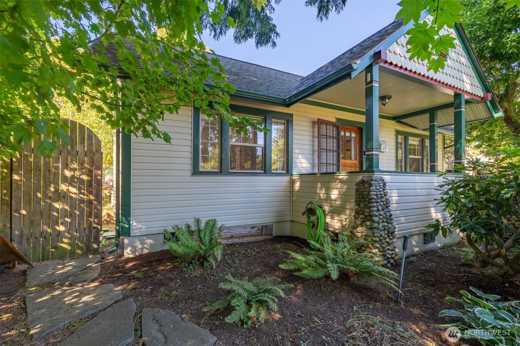 811 Euclid Way Property Photo 4