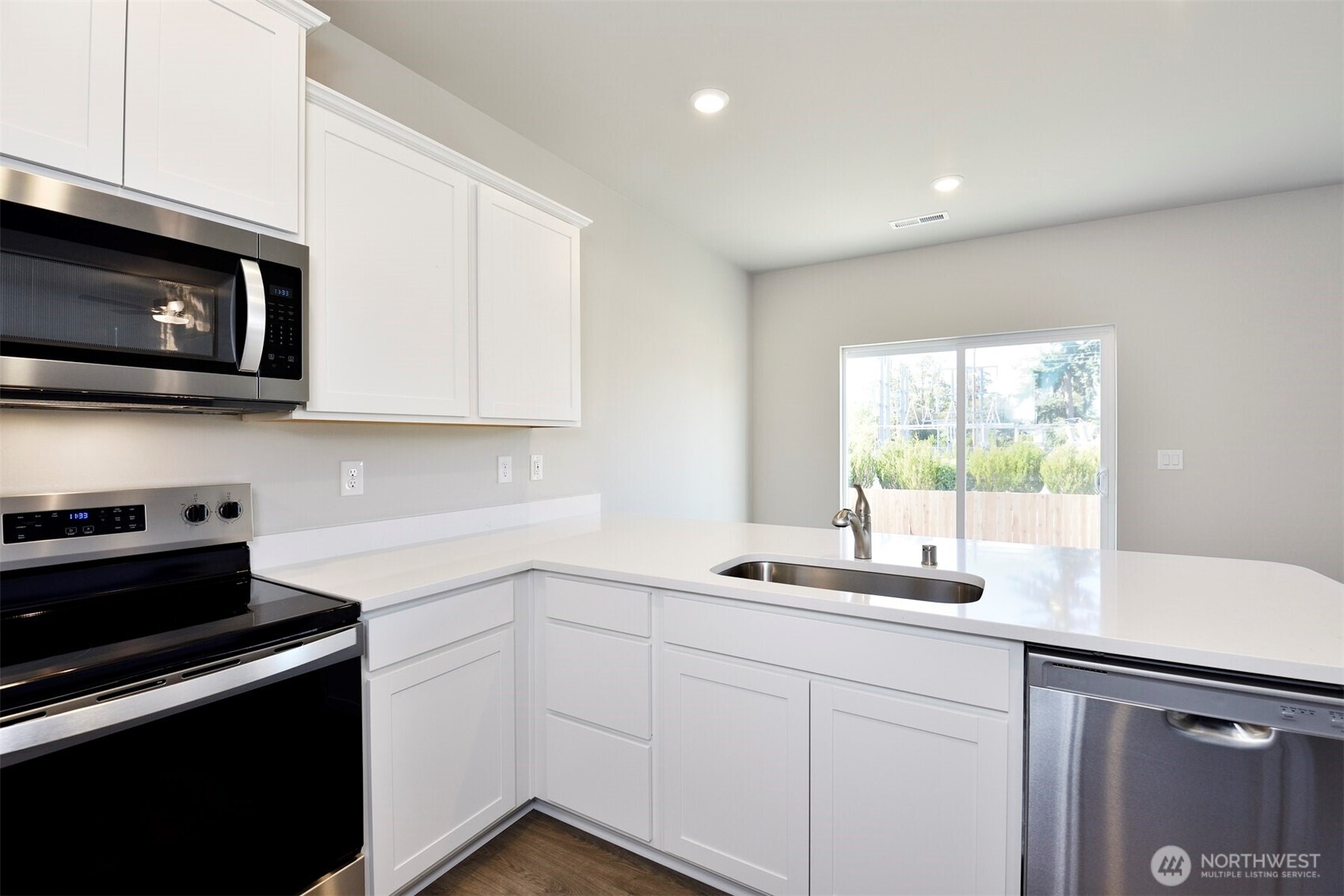 9746 Brown Street Property Photo 2