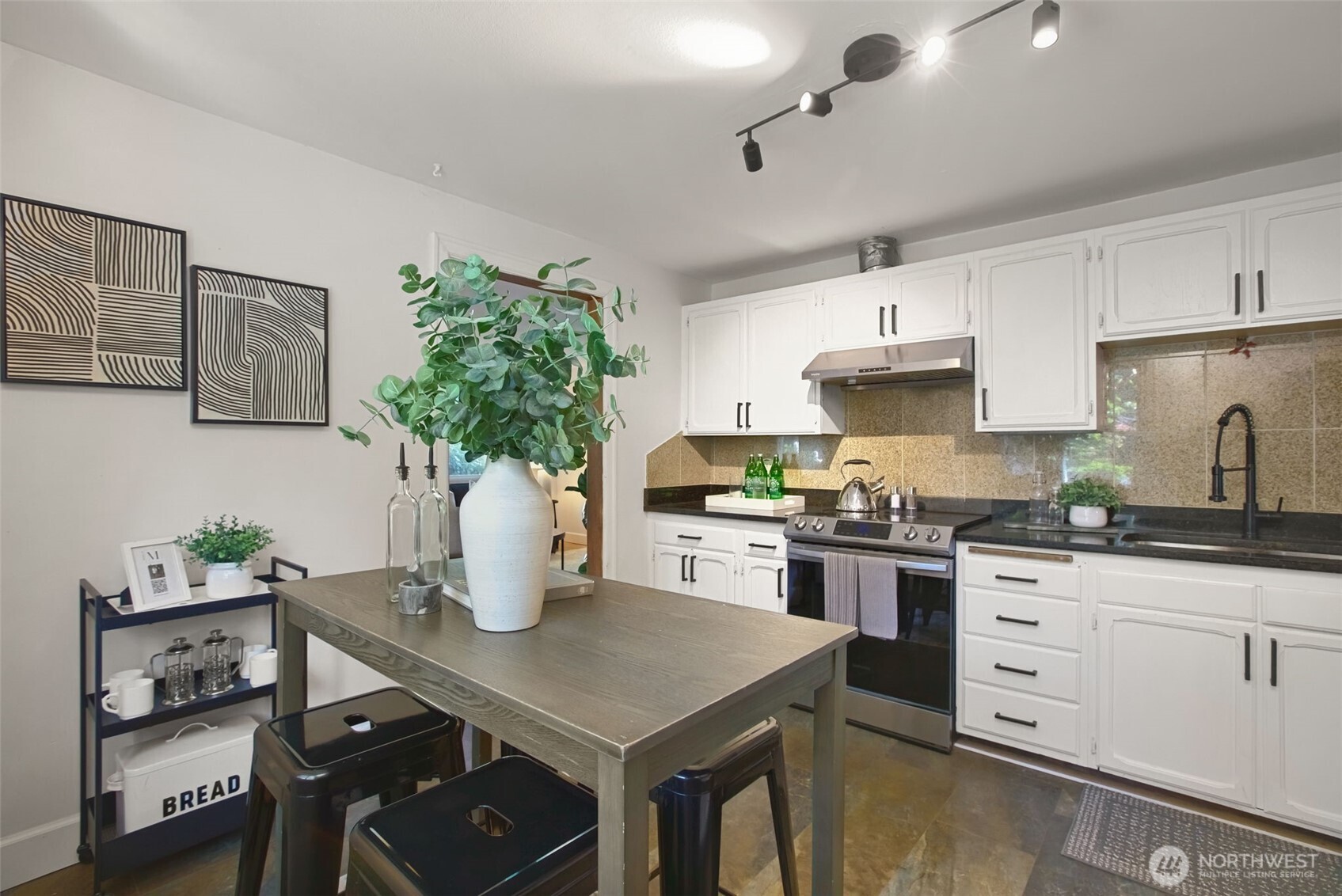 18806 4th Avenue Property Photo 11