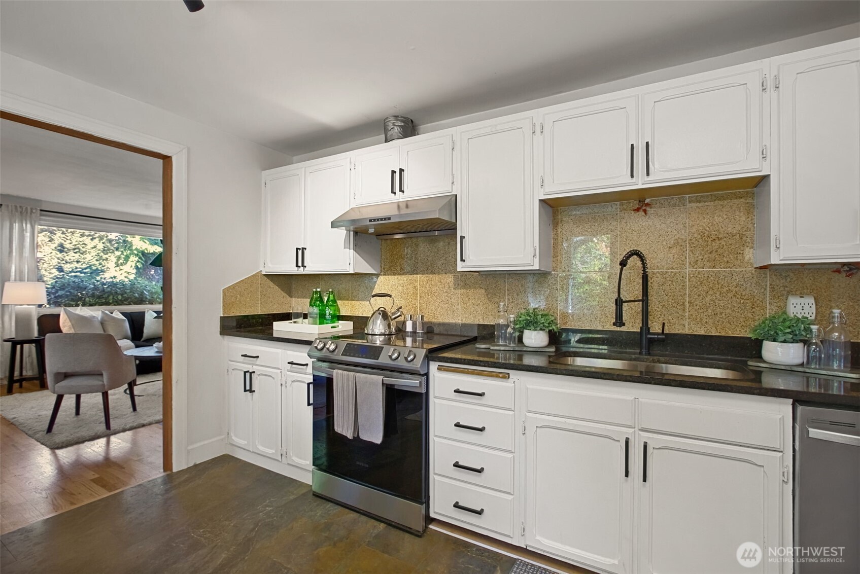 18806 4th Avenue Property Photo 14
