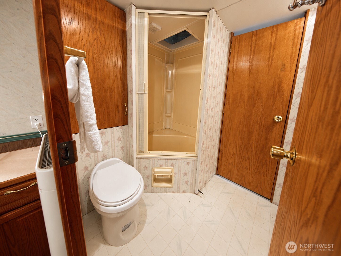 16302 Village Drive Property Photo 12