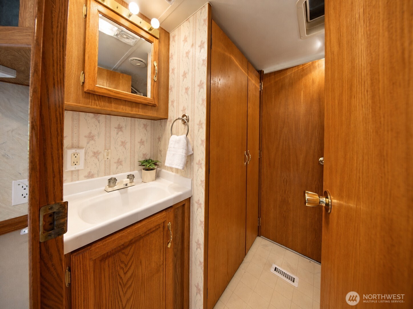 16302 Village Drive Property Photo 13