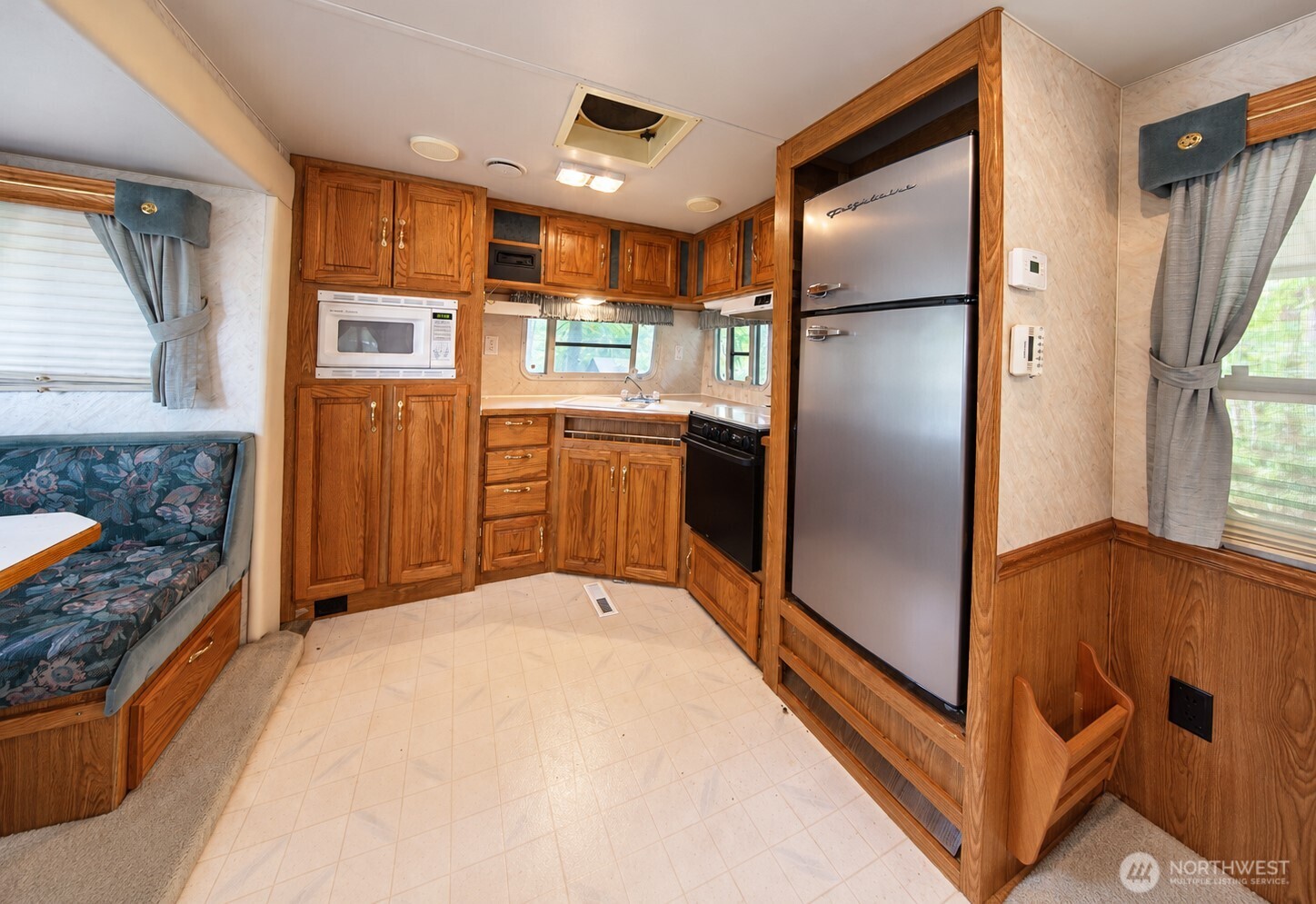 16302 Village Drive Property Photo 14