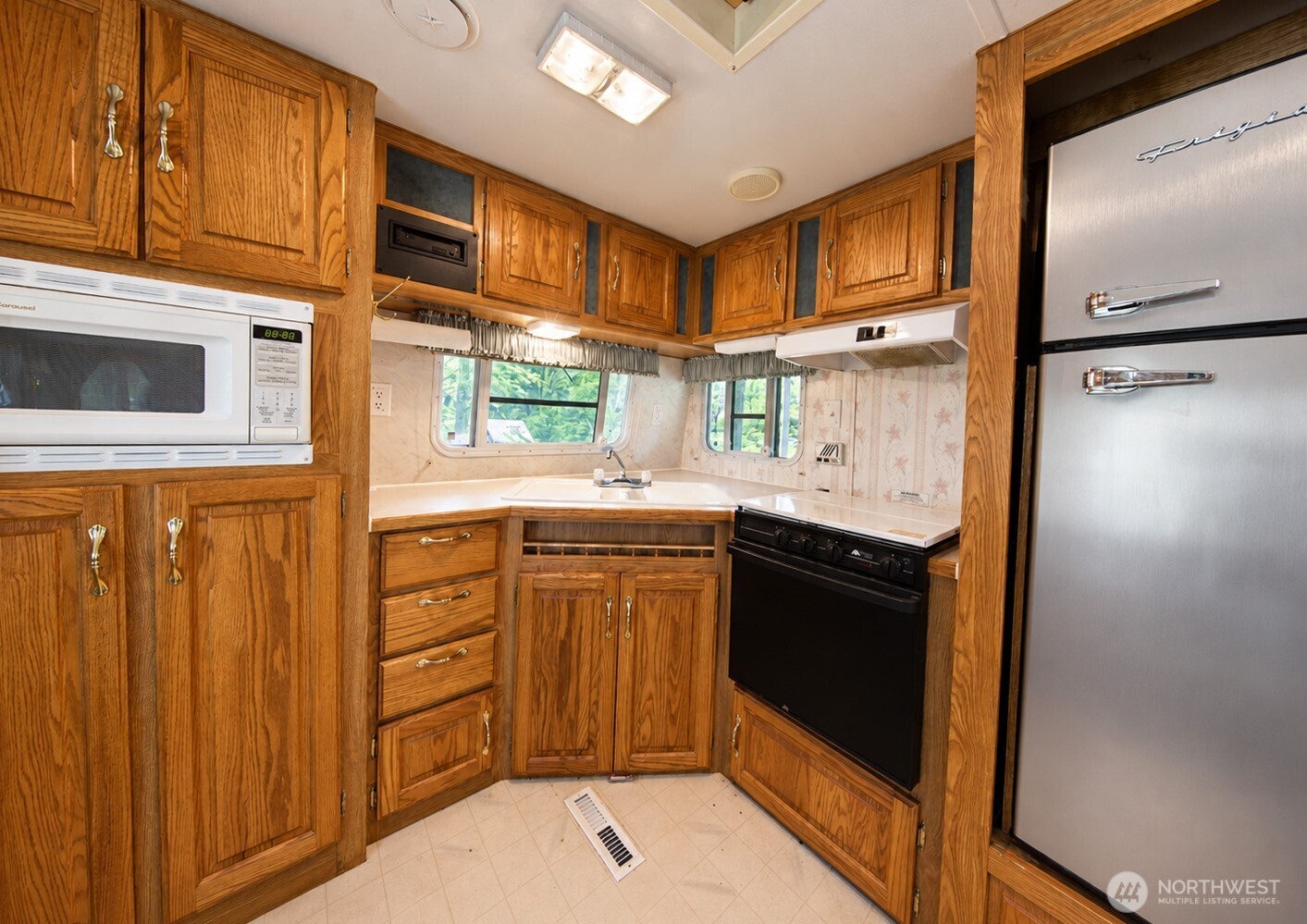 16302 Village Drive Property Photo 15