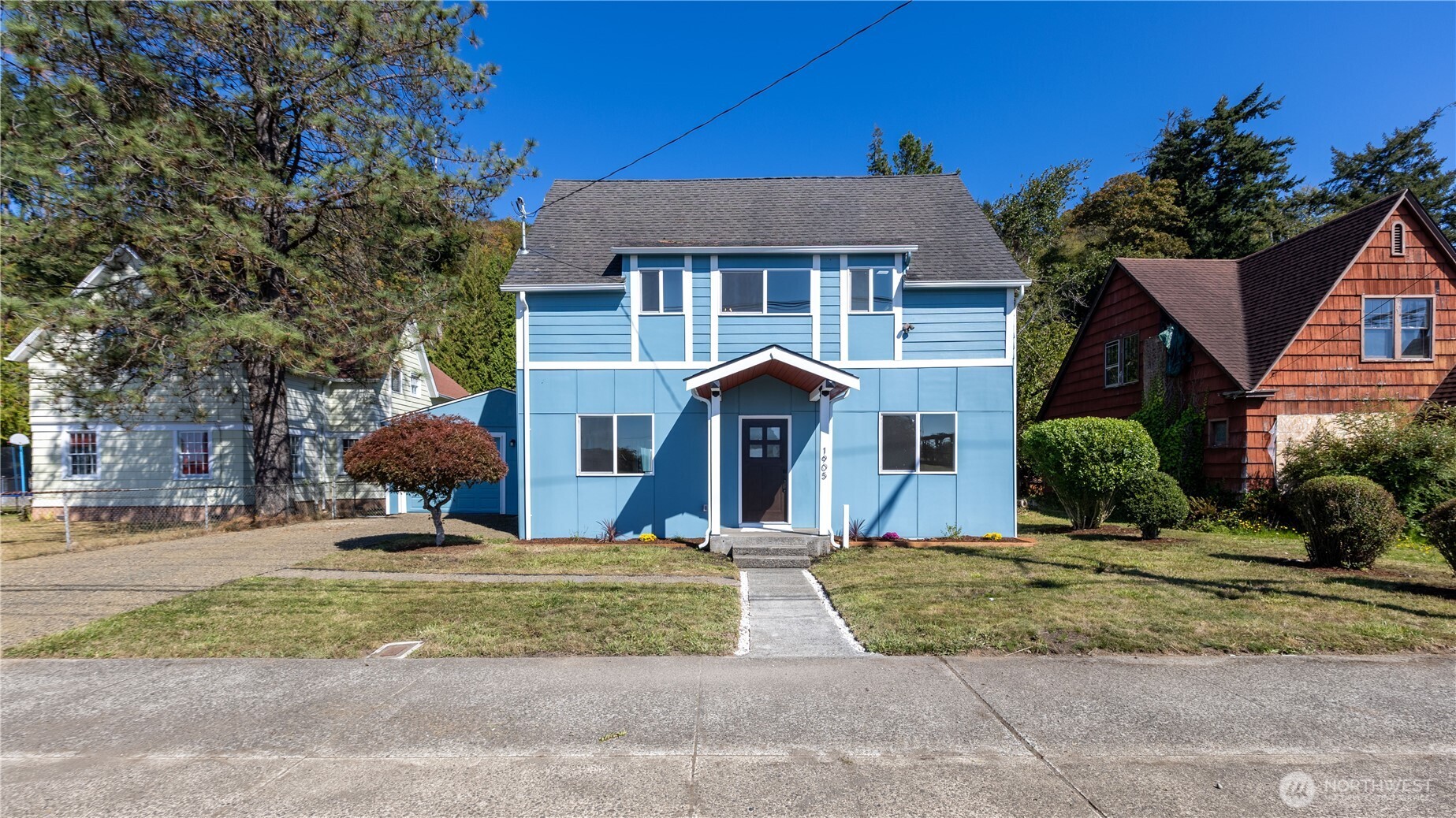 1905 Riverside Avenue Property Photo 2