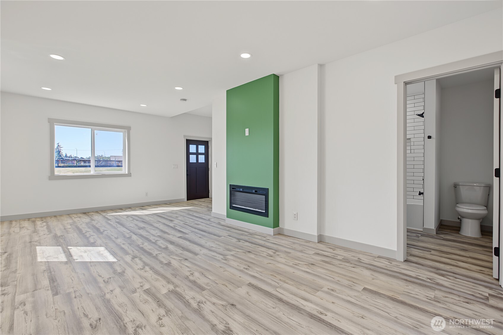 1905 Riverside Avenue Property Photo 4