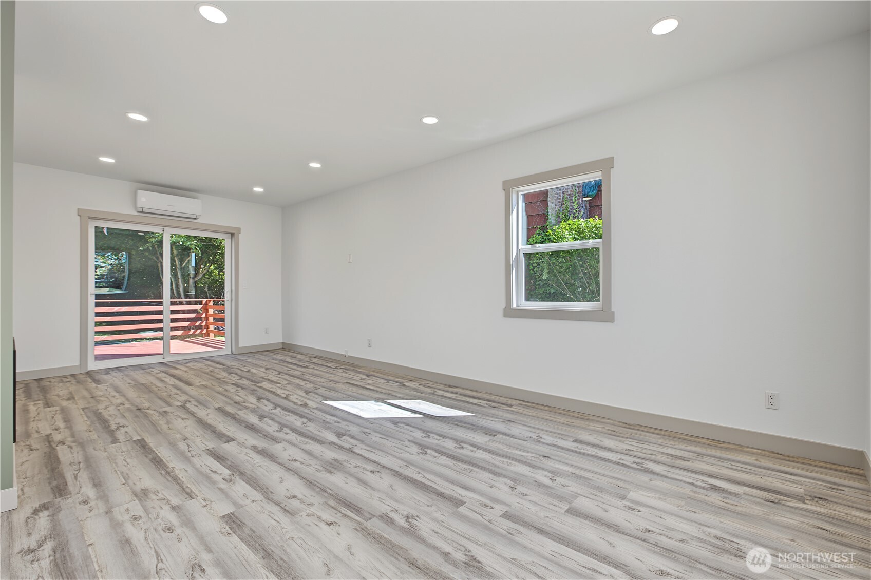 1905 Riverside Avenue Property Photo 6