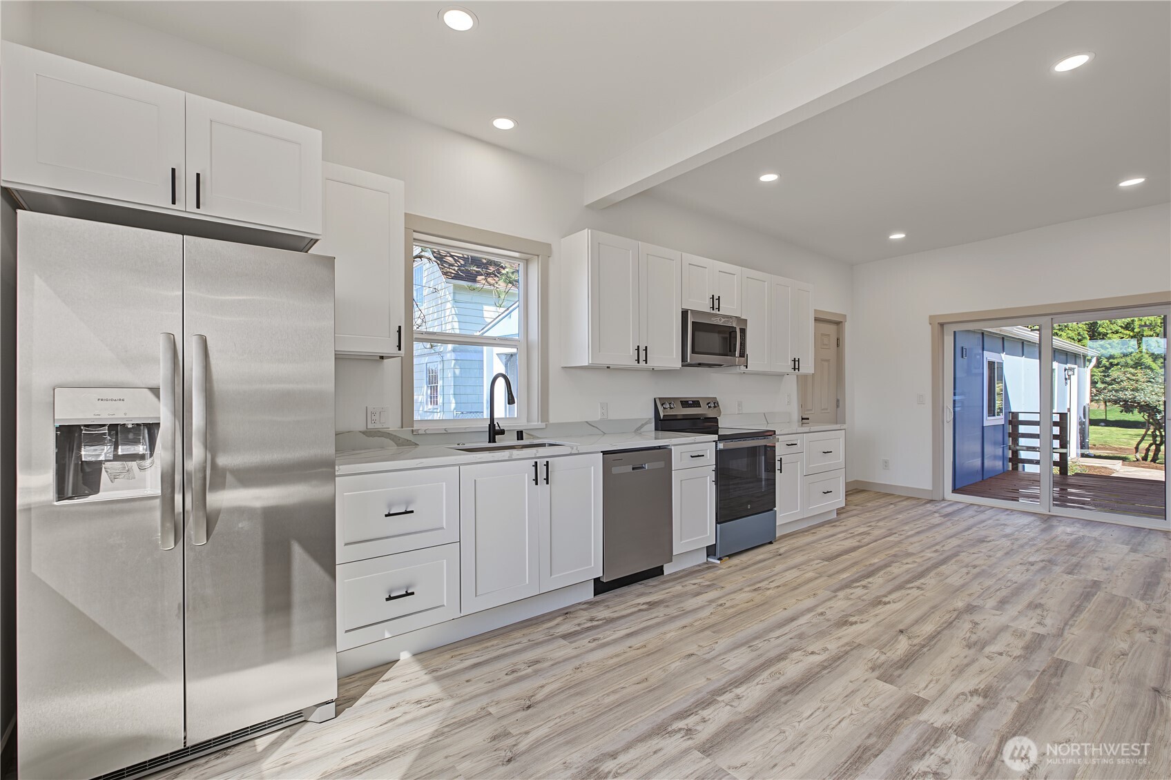 1905 Riverside Avenue Property Photo 8