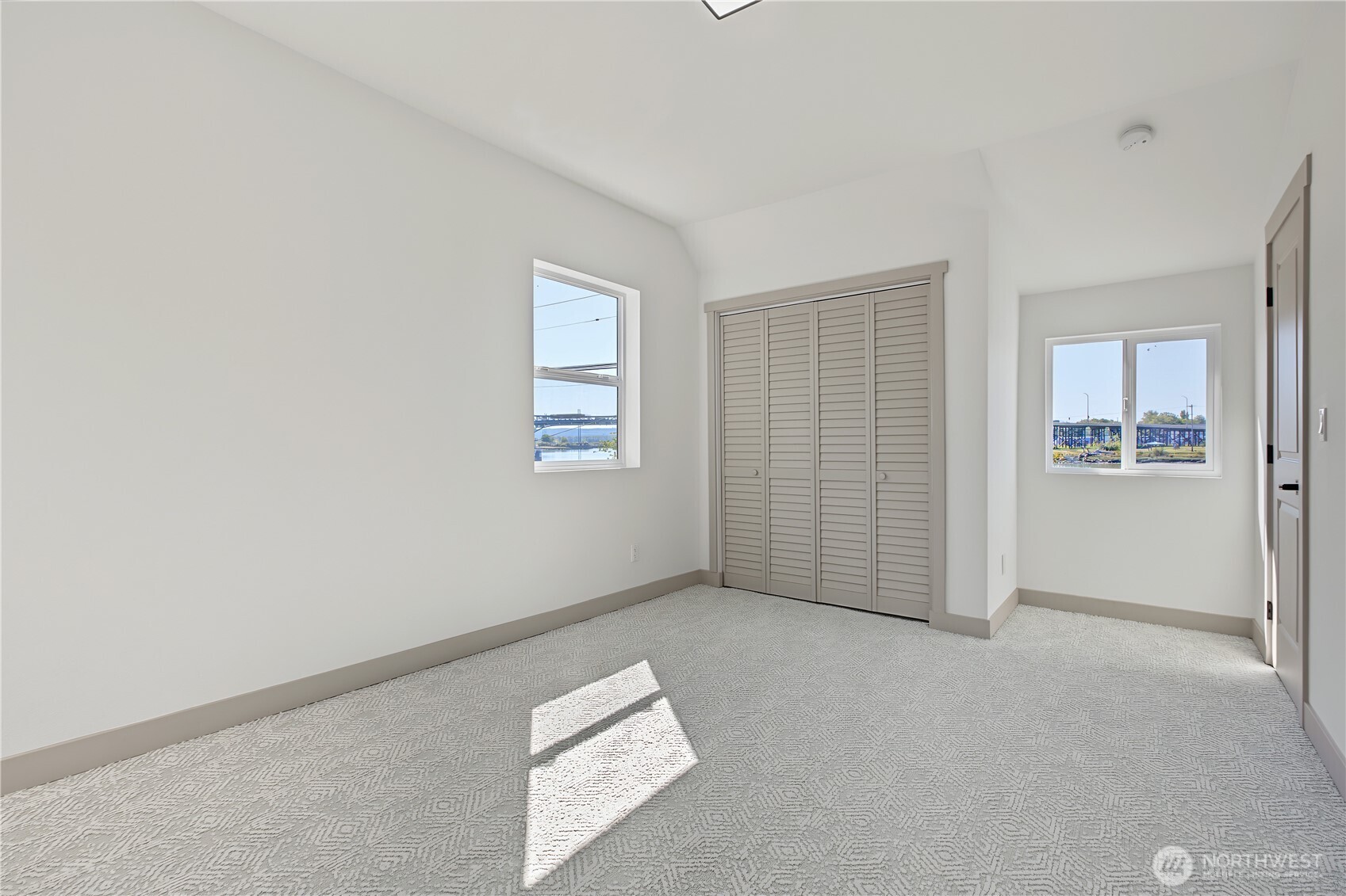 1905 Riverside Avenue Property Photo 16