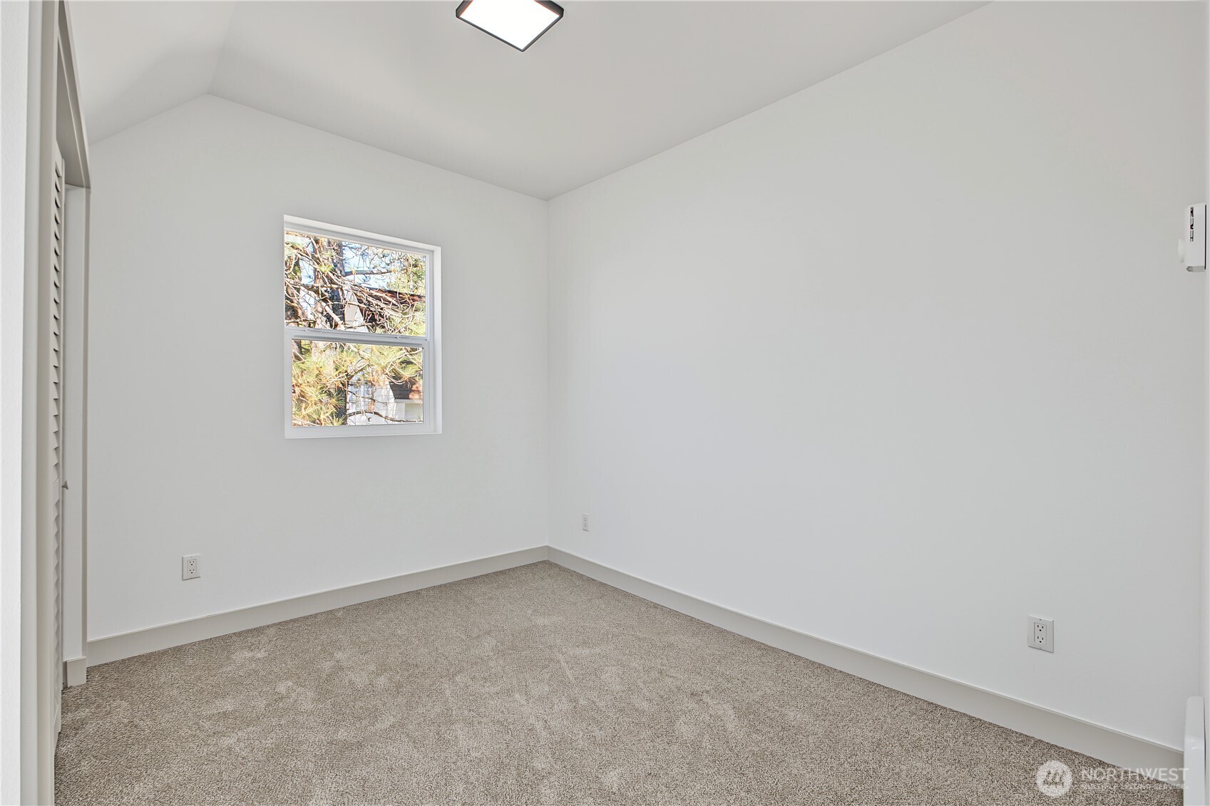 1905 Riverside Avenue Property Photo 20