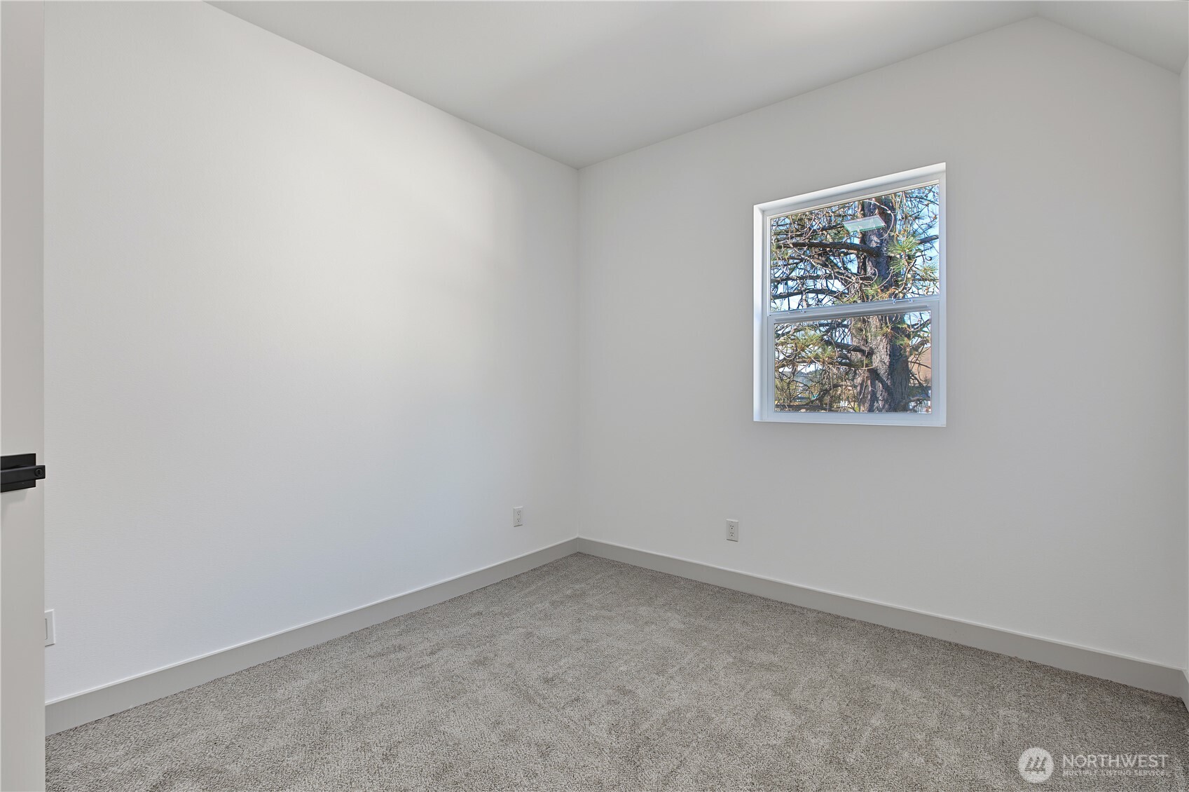1905 Riverside Avenue Property Photo 22