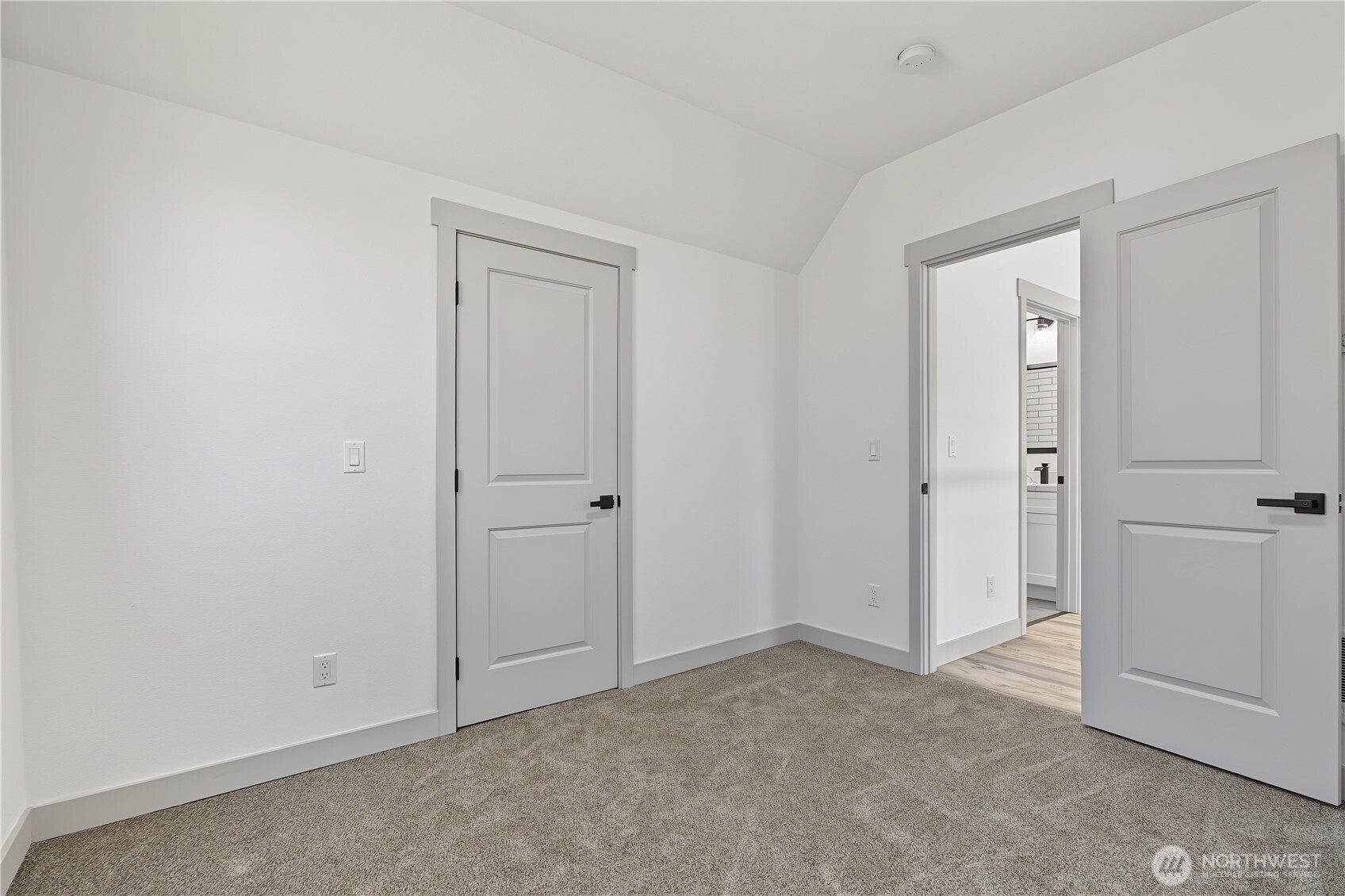 1905 Riverside Avenue Property Photo 23